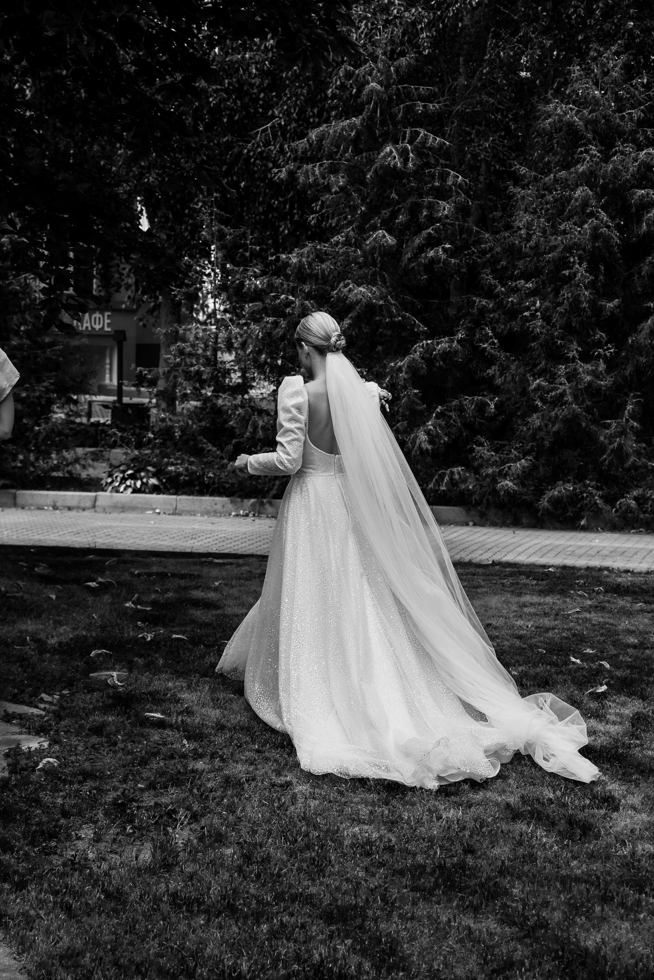 Образ невесты с длинной фатой