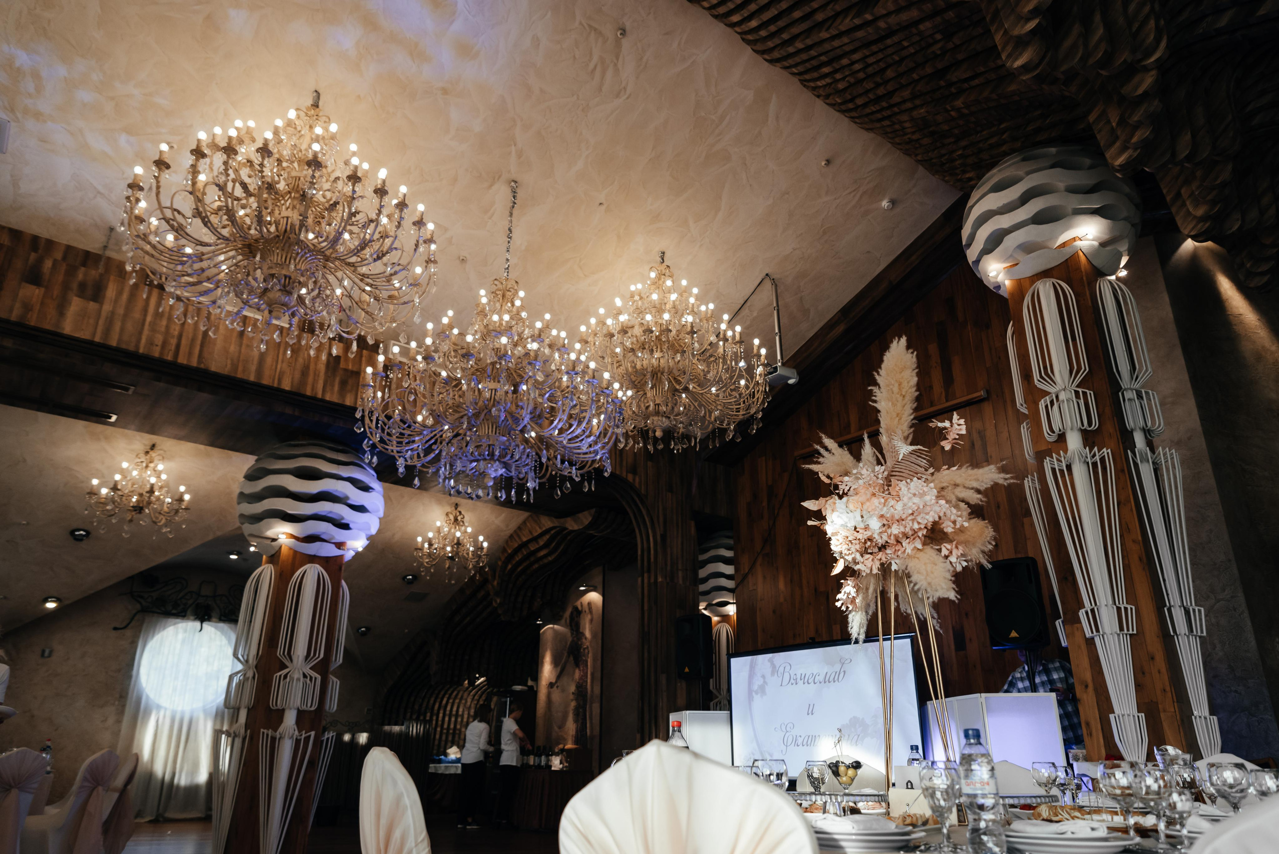 Плясала даже люстра :). Свадебный фотограф Москва — Юлия Фоменко — профессиональный фотограф