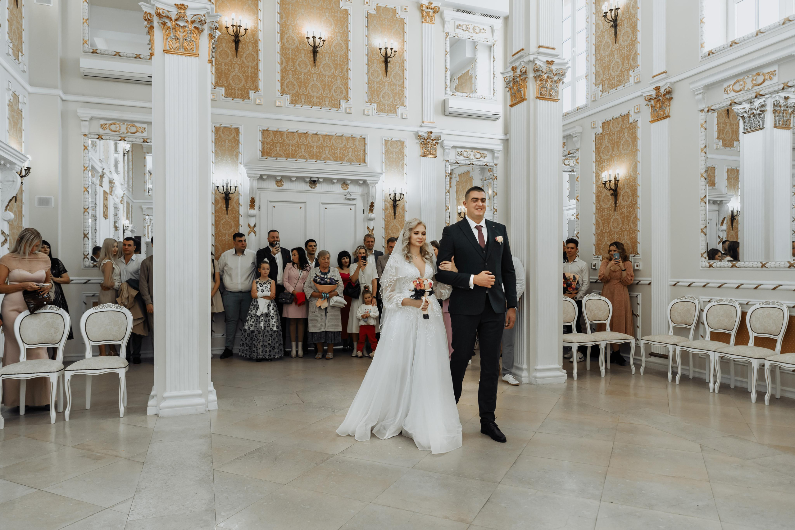 Плясала даже люстра :). Свадебный фотограф Москва — Юлия Фоменко — профессиональный фотограф