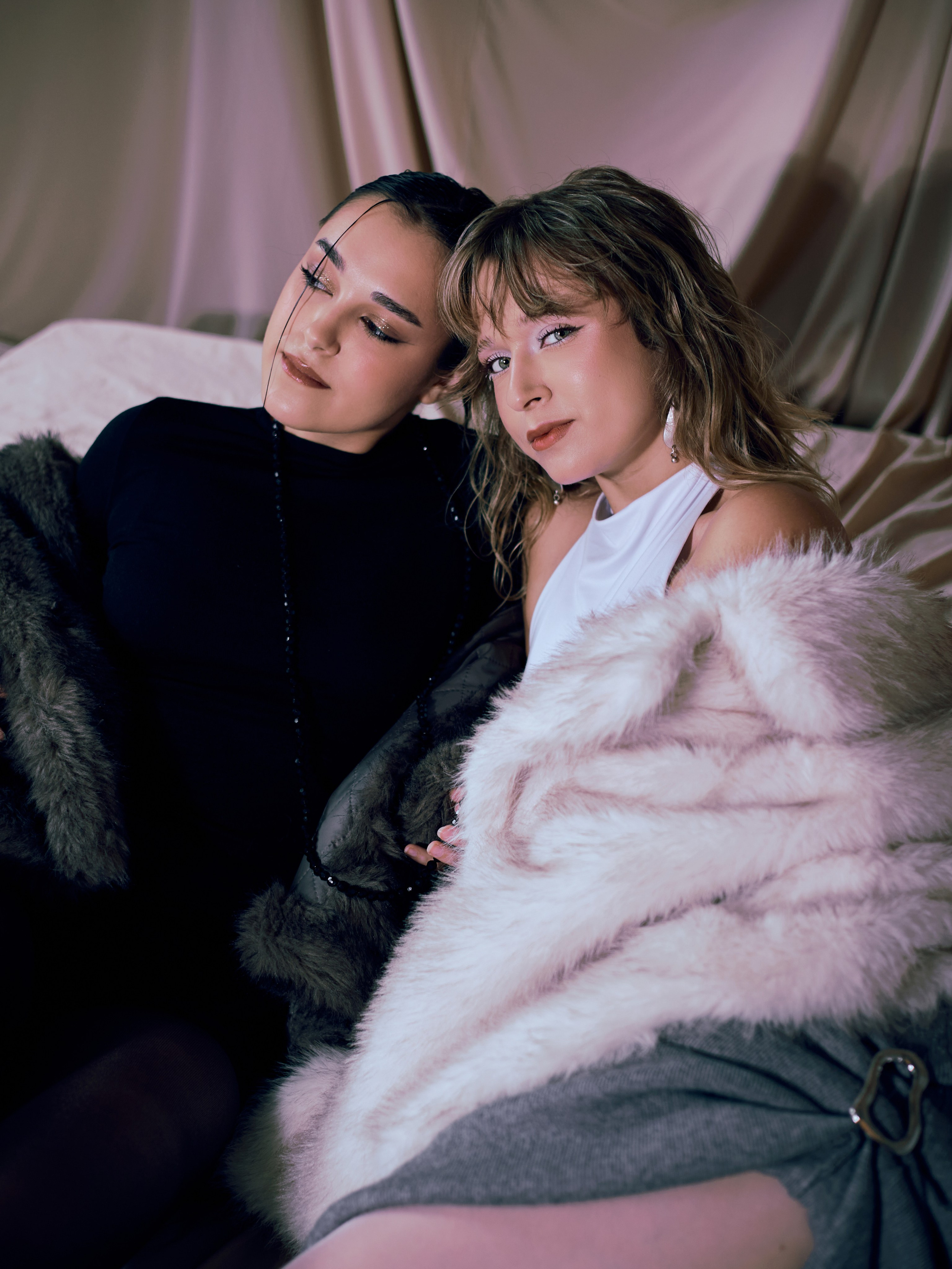 Sisters. Юлия Астра: Фотограф в Санкт-Петербурге. Снимаю женские портреты, уличные съёмки в Петербурге и людей с их собаками