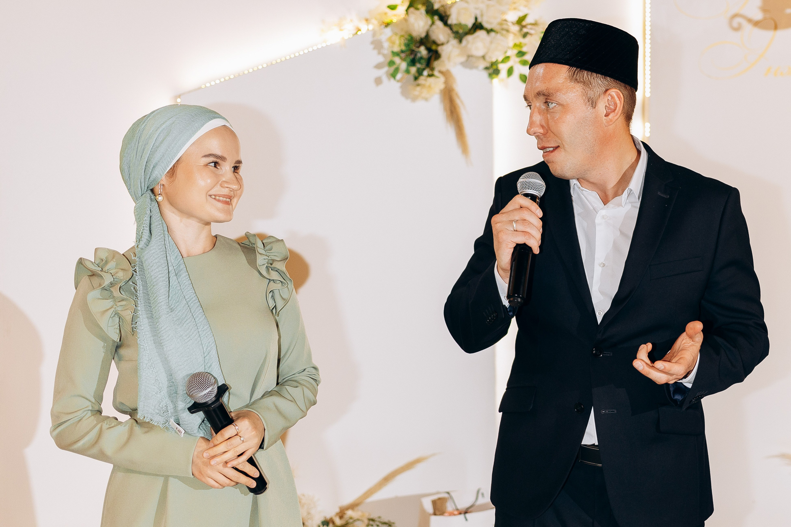 Интеллигентный ведущий Айнур Сулейманов на никах: ведение программы на татарском и русском языках