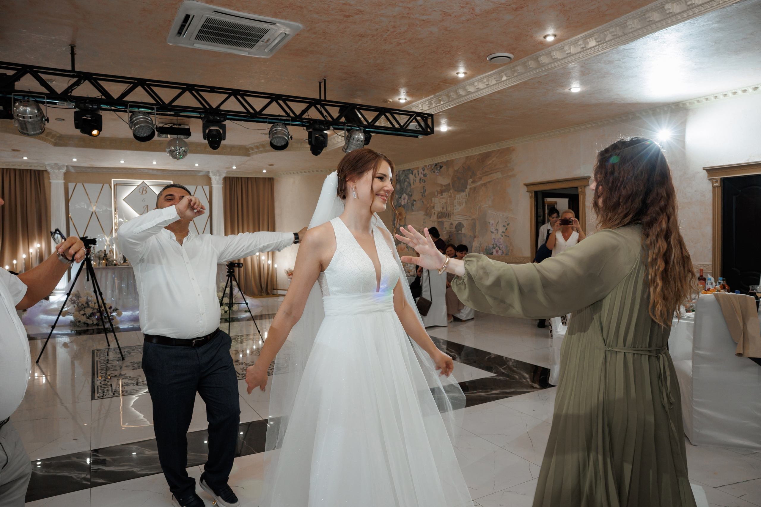 ЗАГС Бутово и Остафьево. Свадебный и репортажный фотограф (Москва, Королев и другие)