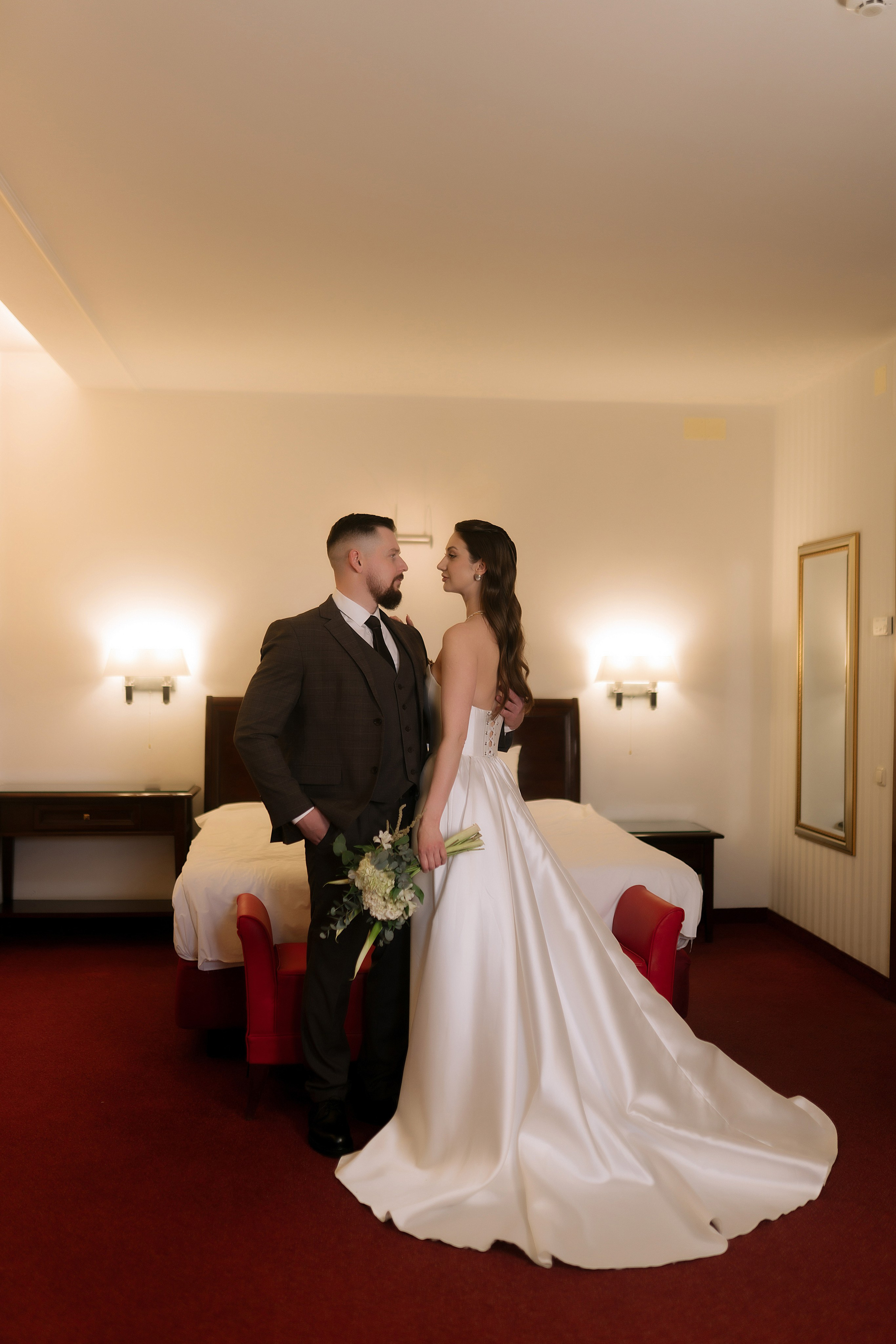 Утро жениха и невесты | Арина и Игорь в отеле Арт-бутик в Воронеже. Фотограф Карина Шмулёва. Воронеж и область