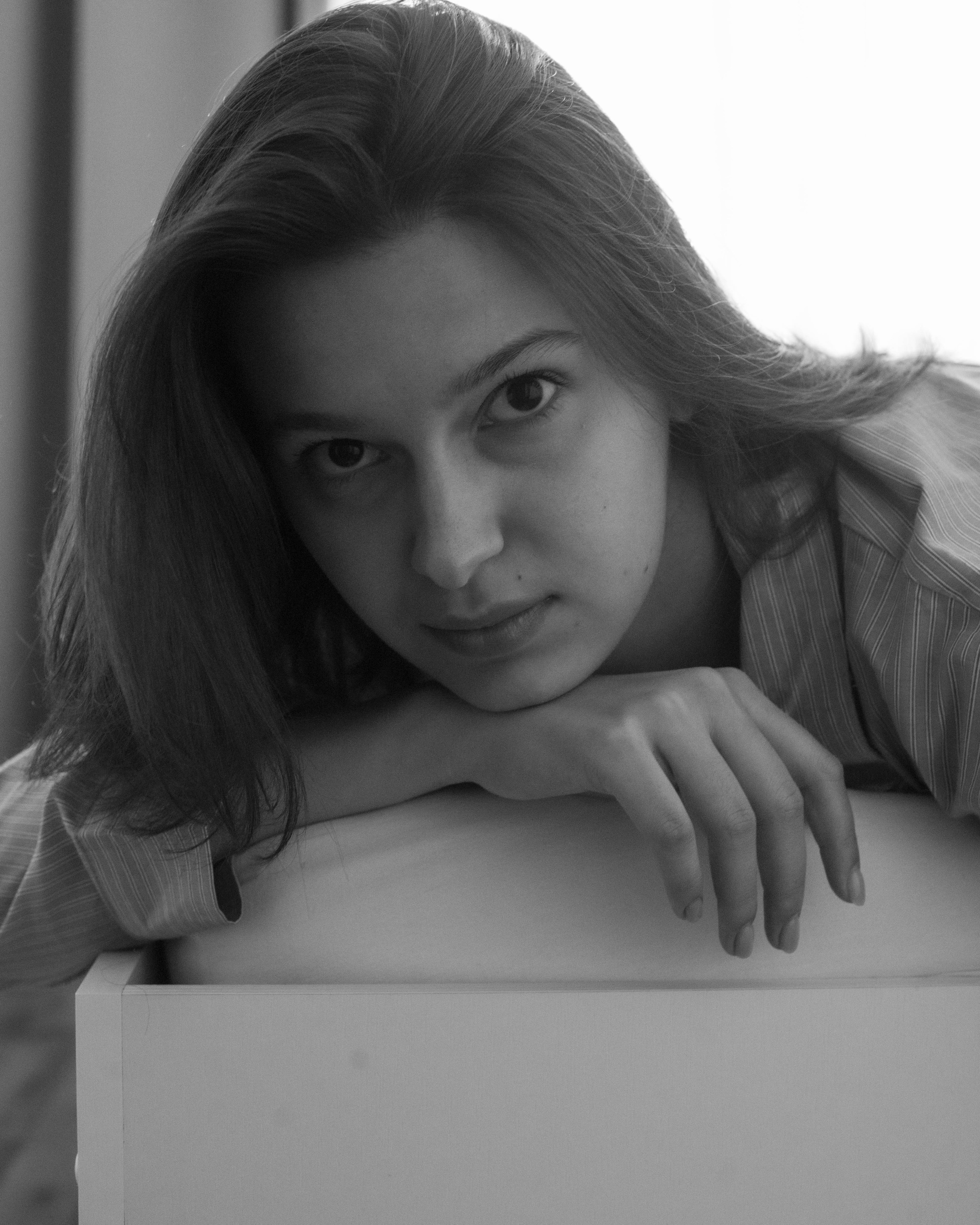 Яна. Женский фотограф. Создатель украшений ручной работы. Модель