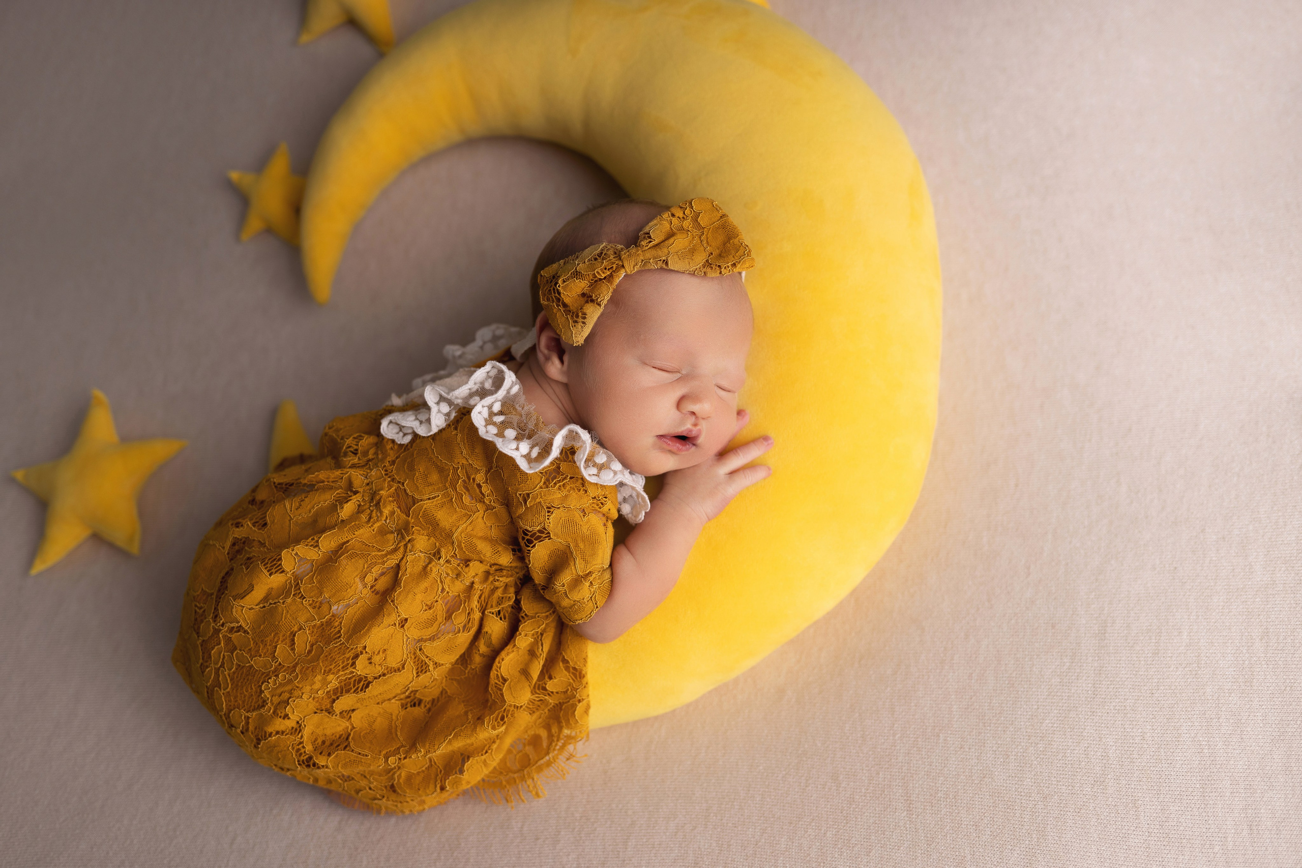 Классическая фотосессия малыша. Фотограф новорожденных малышей в Омске и Омской области Эльвира Камаева