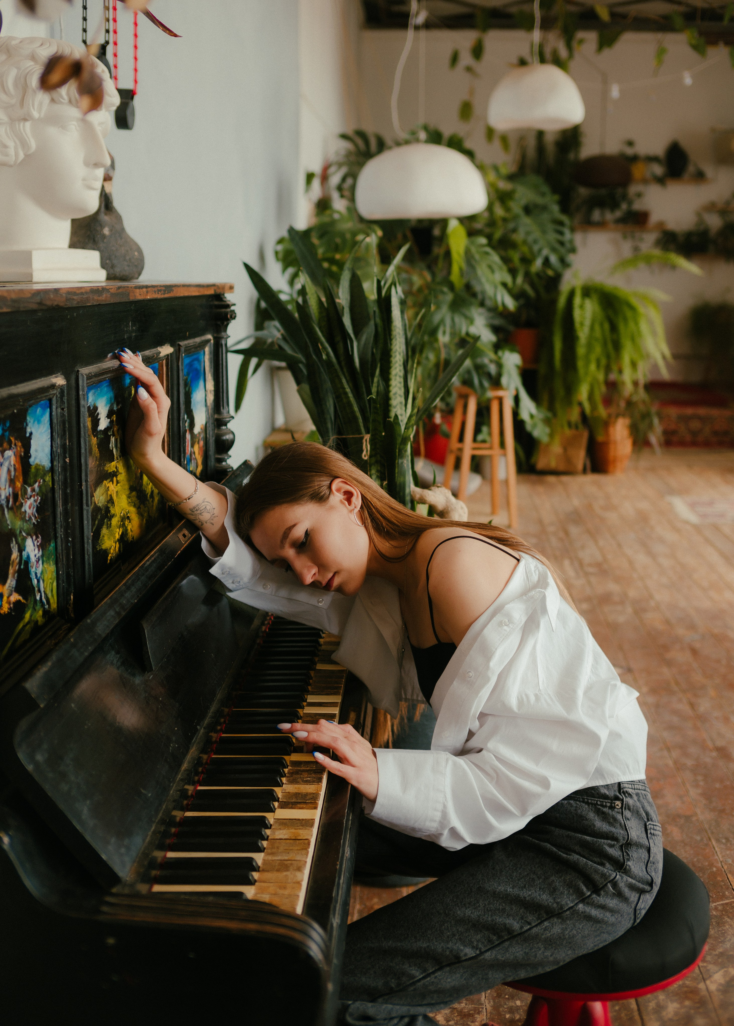 Эвелина в уютной студии. Главная