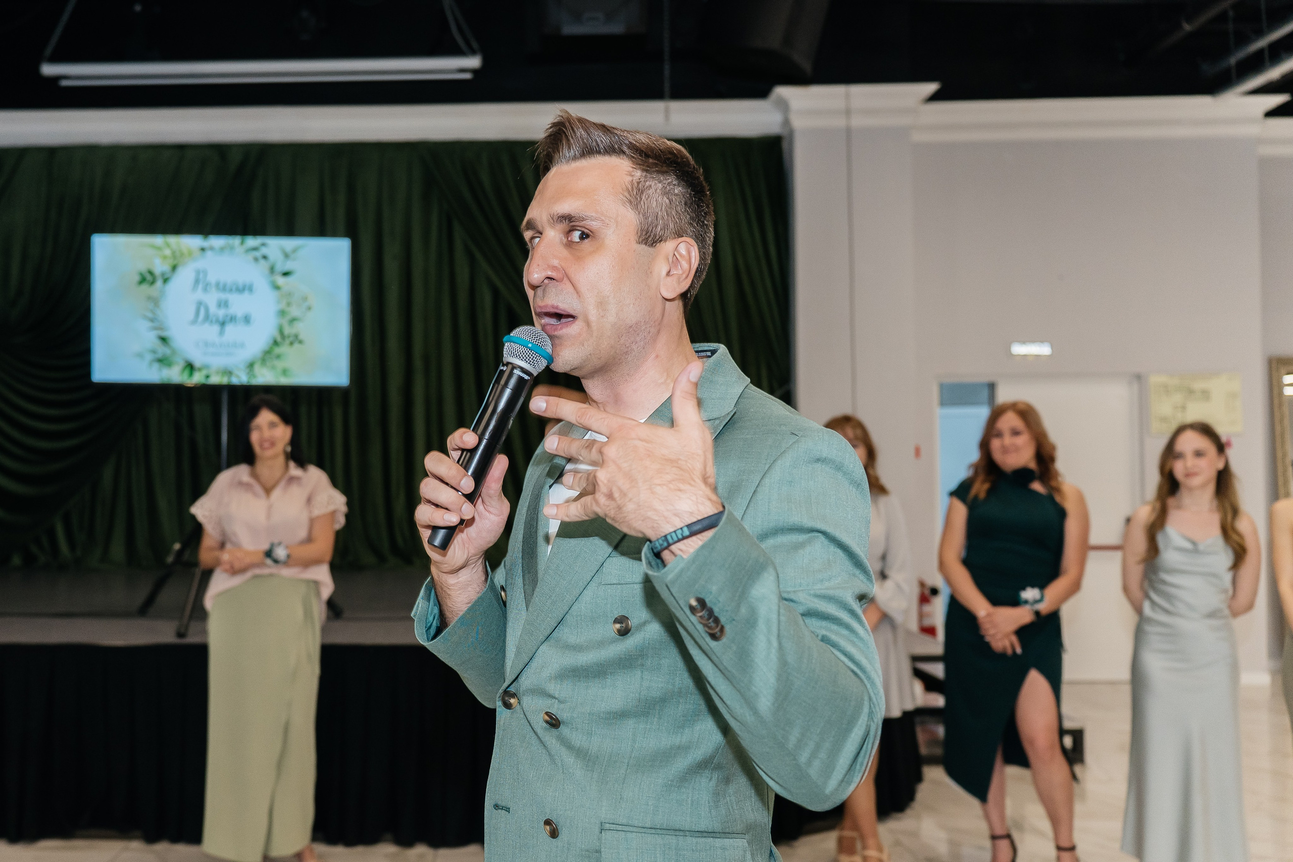 В отели. Для тех, кто не ждёт удачи, а создаёт её. Каждая фотосессия — это твой момент, твой стиль, твой успех. 📸