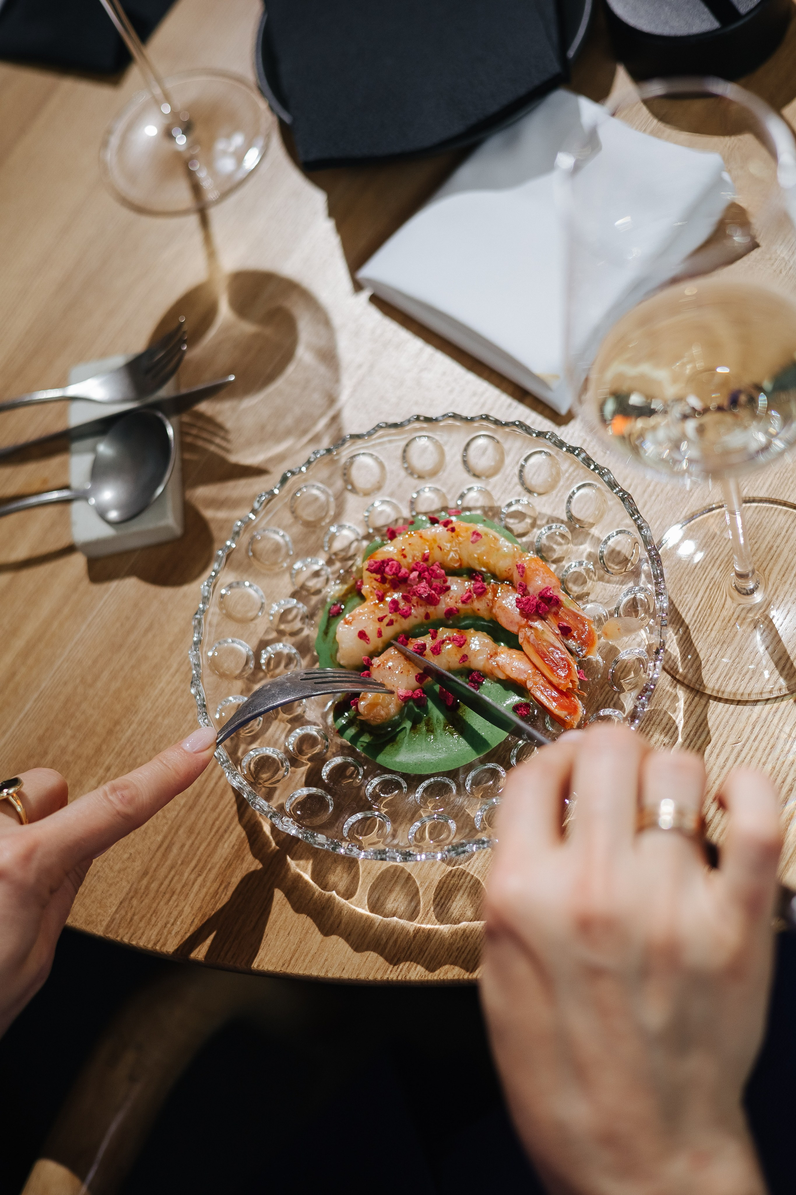 Презентация открытия магазина женской одежды GLVR в ресторане Fresco. Фотограф в Красноярске Надежда Воскресенская