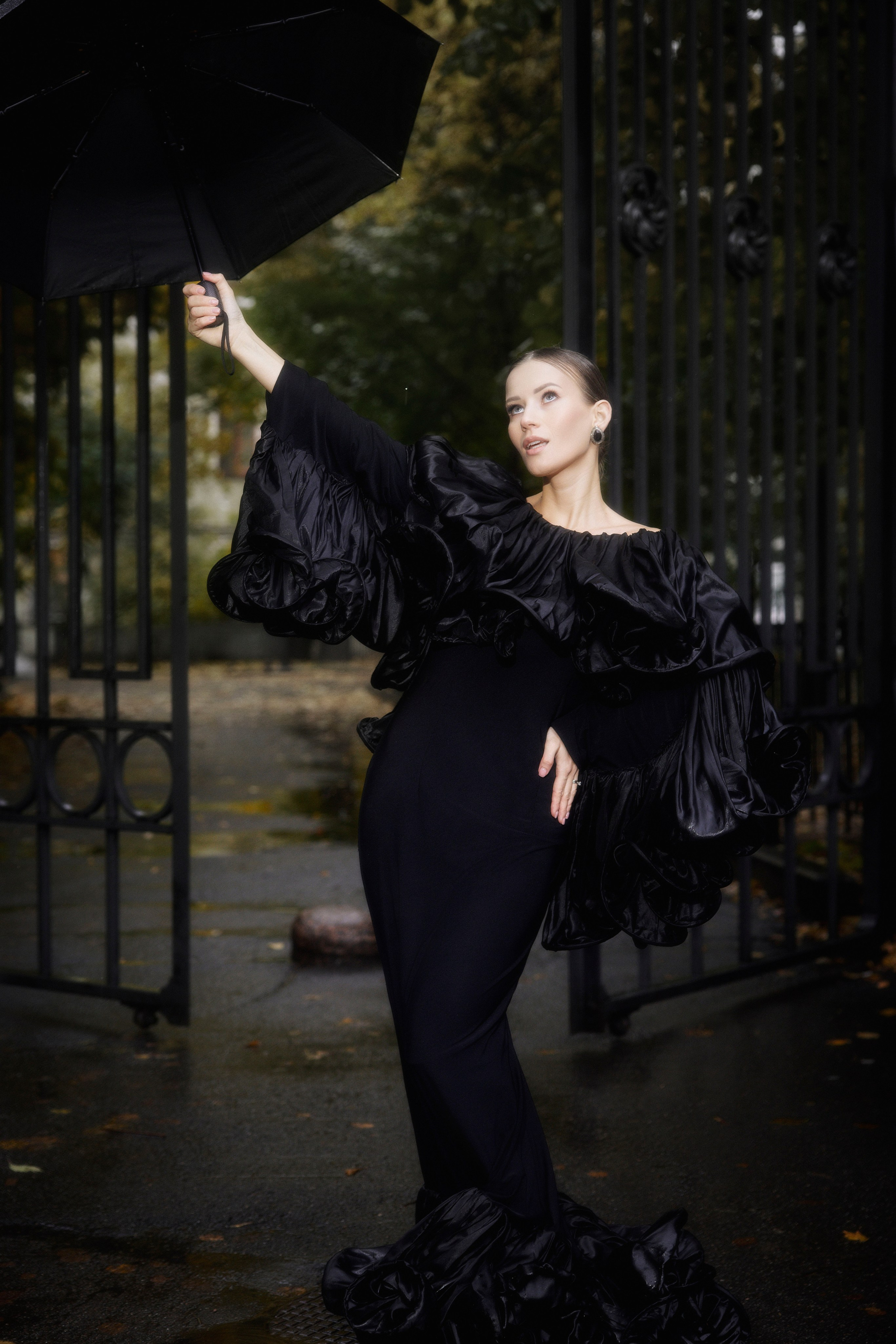 уличная съемка  съемка девушки в нарядном праздничном платье в студии фотограф питер санкт-петербург женский портрет женская портретная съемка 