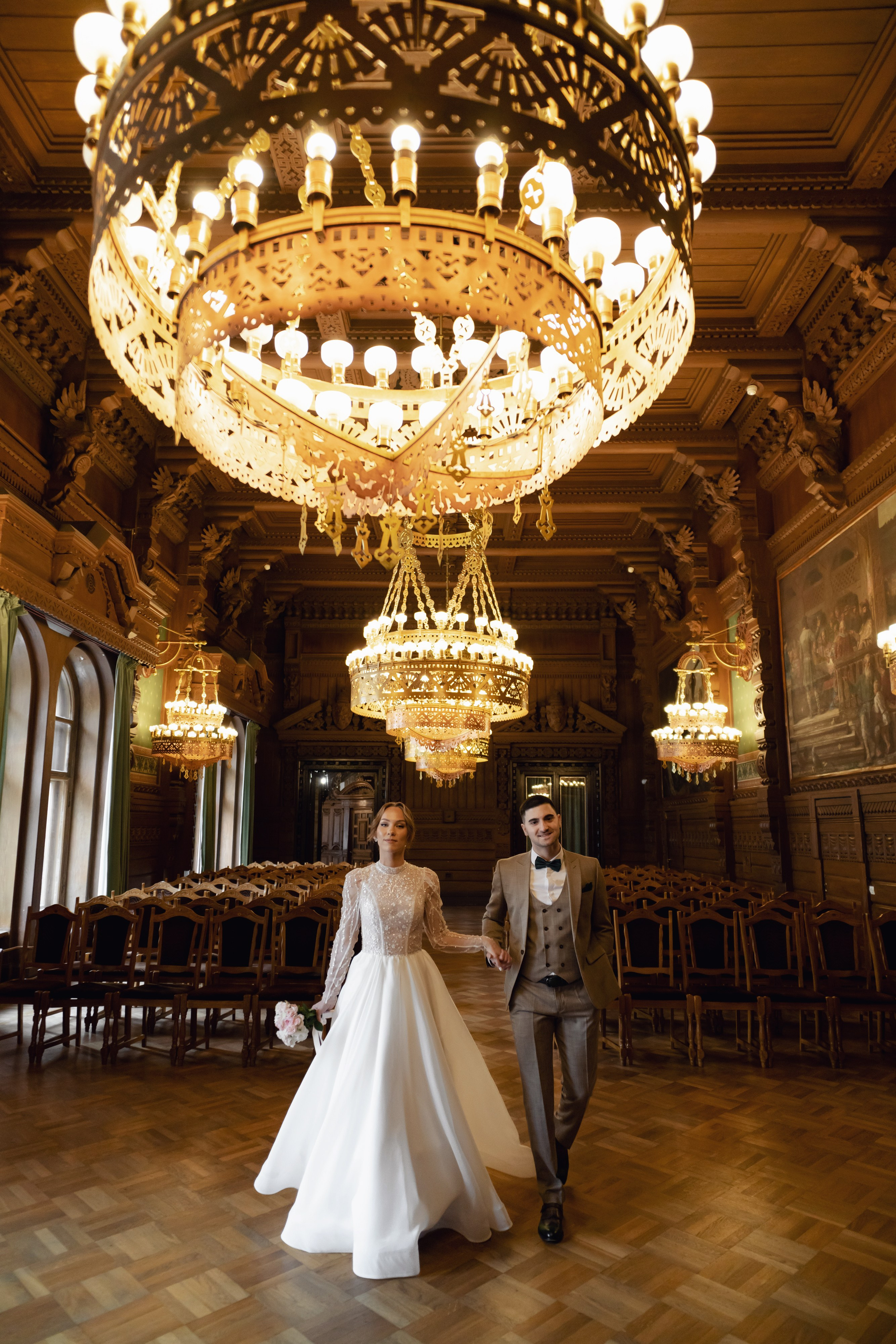 Свадебная фотосессия в дубовом зале в Доме учёных в Санкт-Петербурге