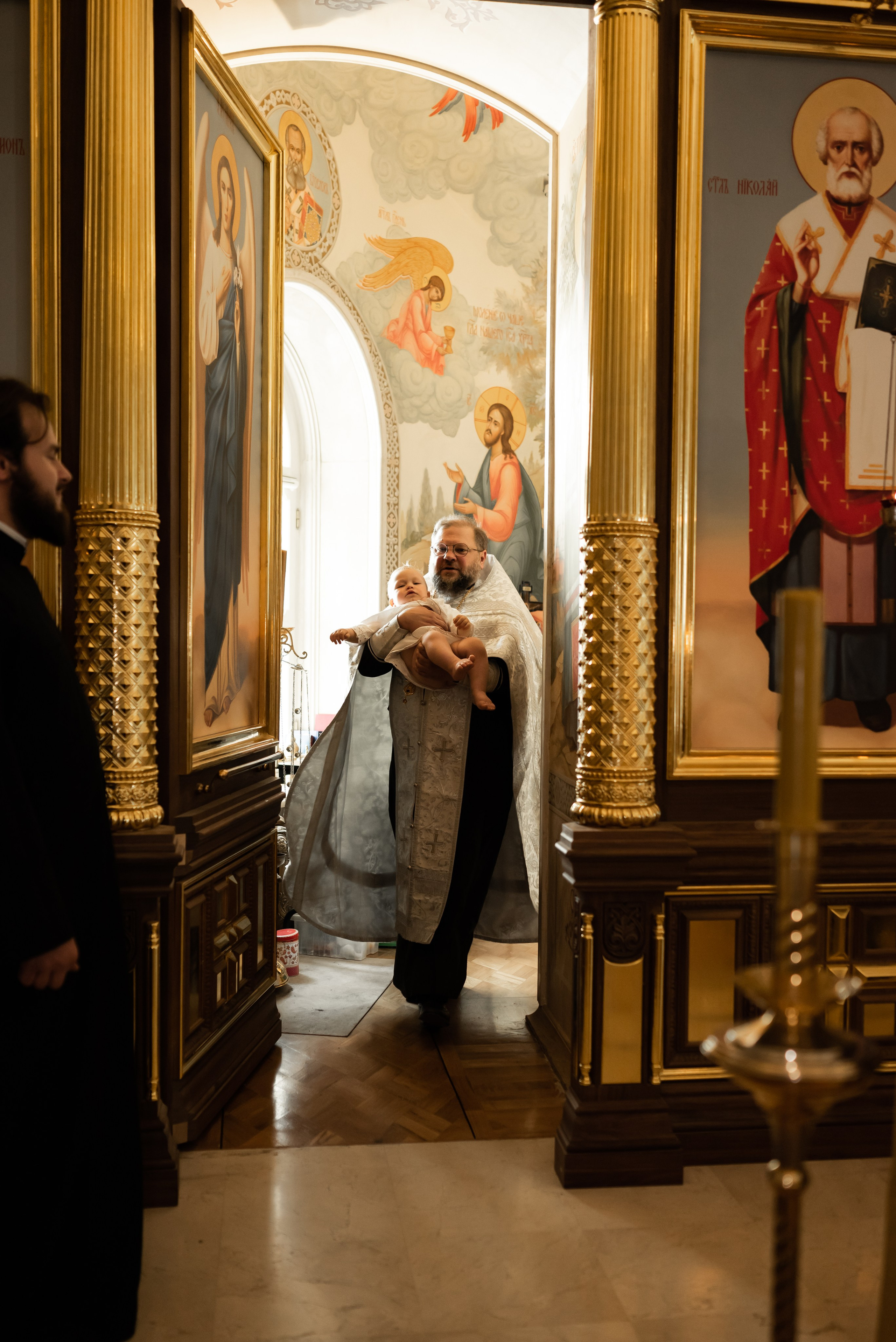 Крещение в Храме Александра Невского. Фотограф Ксения Огородова портфолио