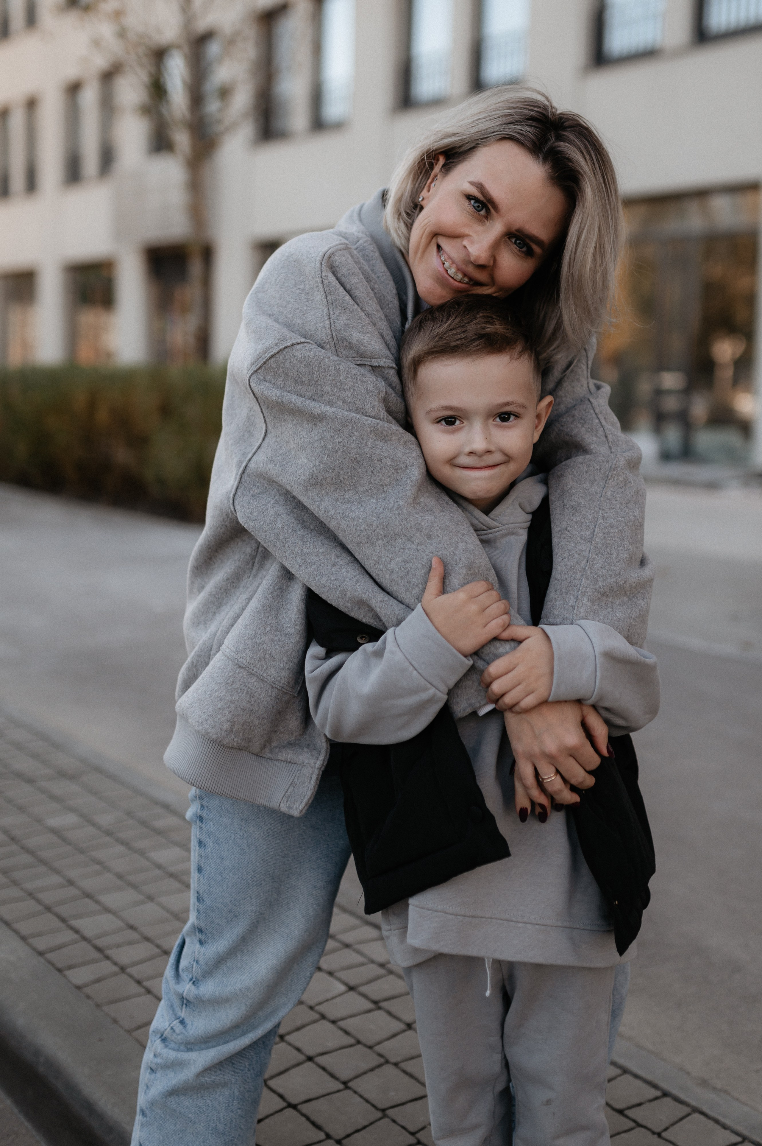 Городская прогулка мамы и сына. Главная