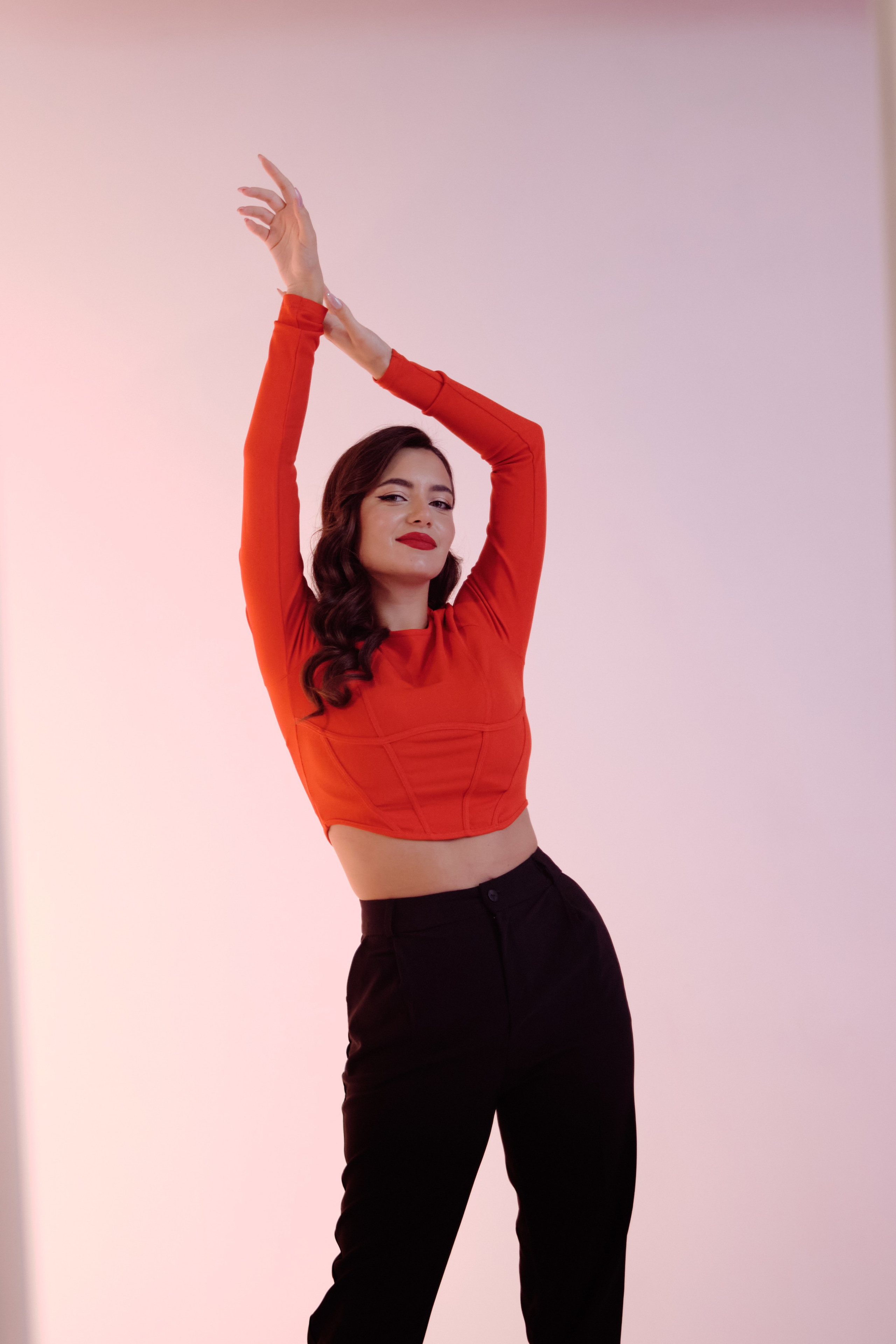 Индивидуальная съёмка в Твери, портреты я цветным светом, атмосферно, рефы с цветным светом