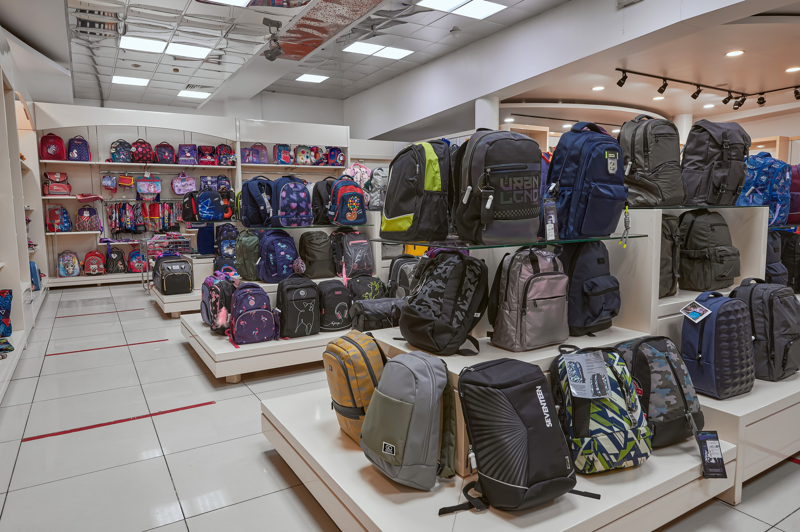 Портфолио по интерьерной и экстерьерной фотосъёмки: Мир Сумок — Правый берег. Фотограф Яковлев Роман — Красноярск