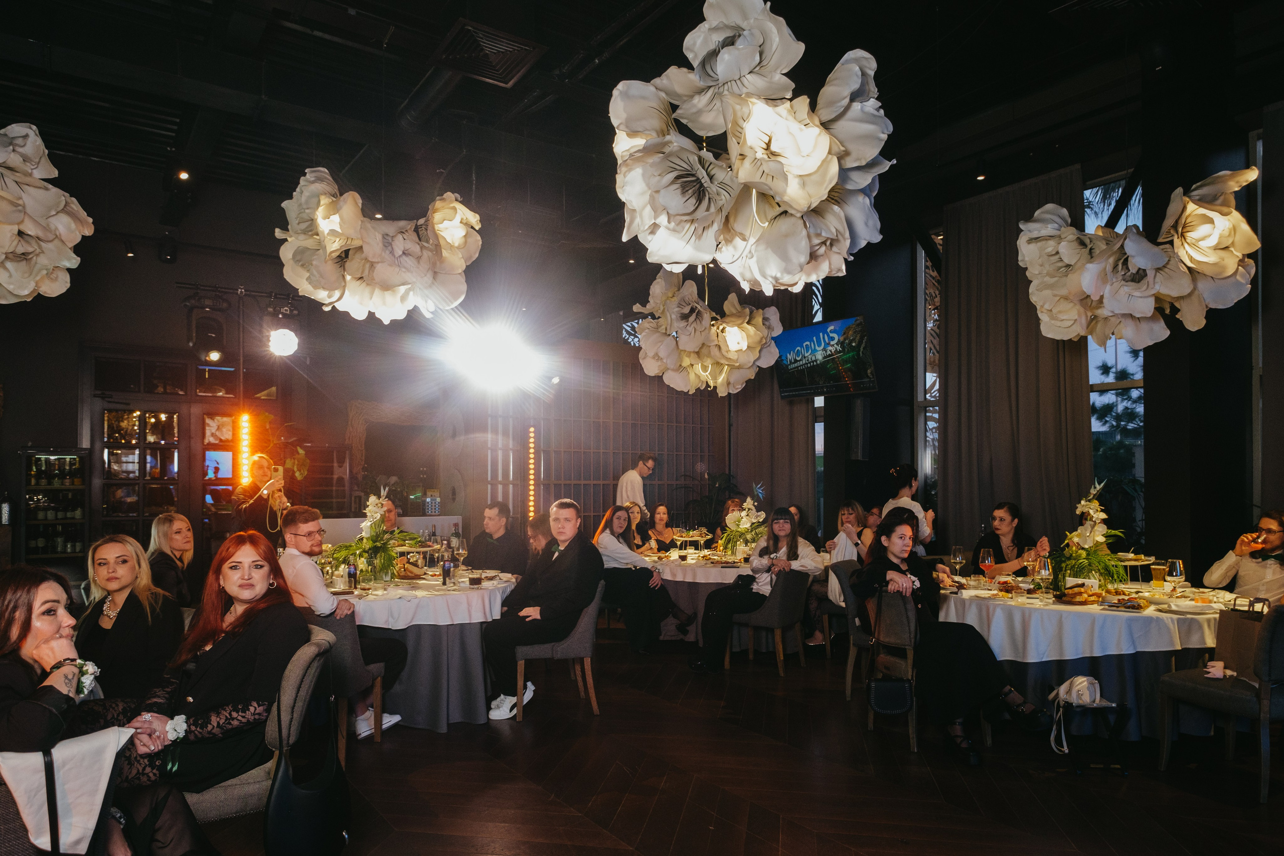 Корпоратив в Сириусу (Адлер) 10 лет компании. Свадебный фотограф Денис Ожигин в Краснодаре и крае. Эмоциональная и стильная съемка вашего дня