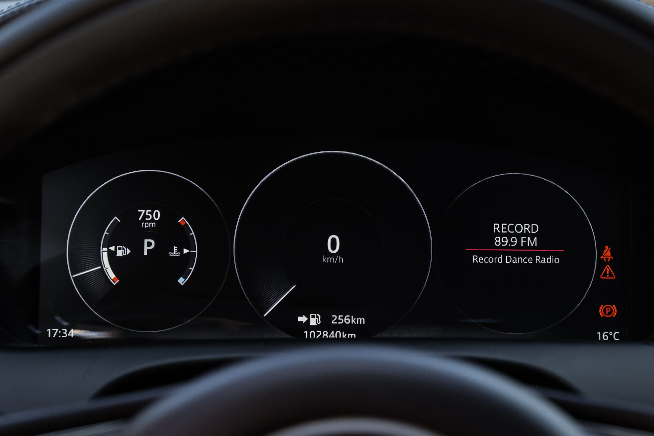 2017 JAGUAR XJ. Mixturecaptures