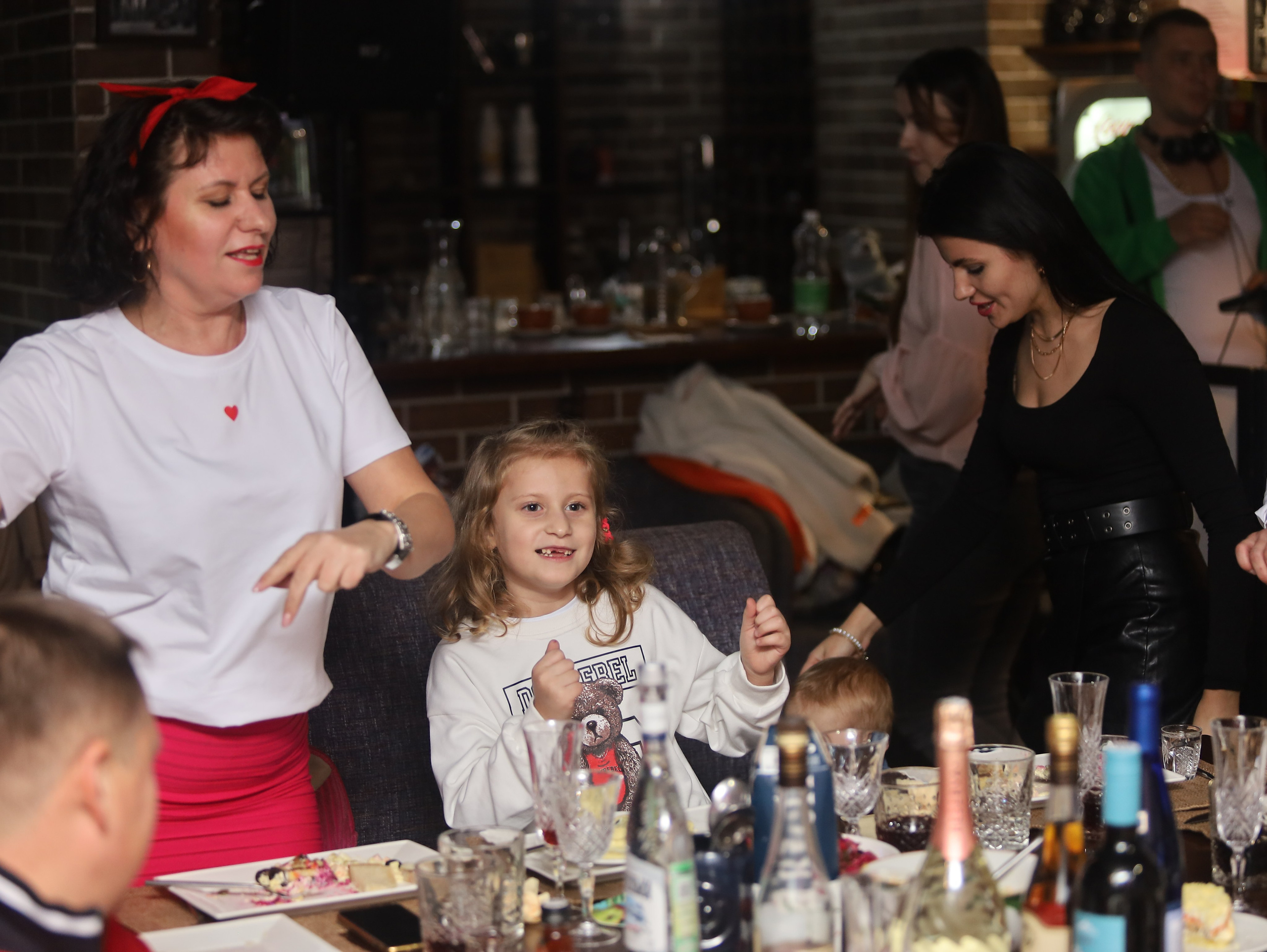 Дискотека в стиле 90-х. Репортажный фотограф Анапа