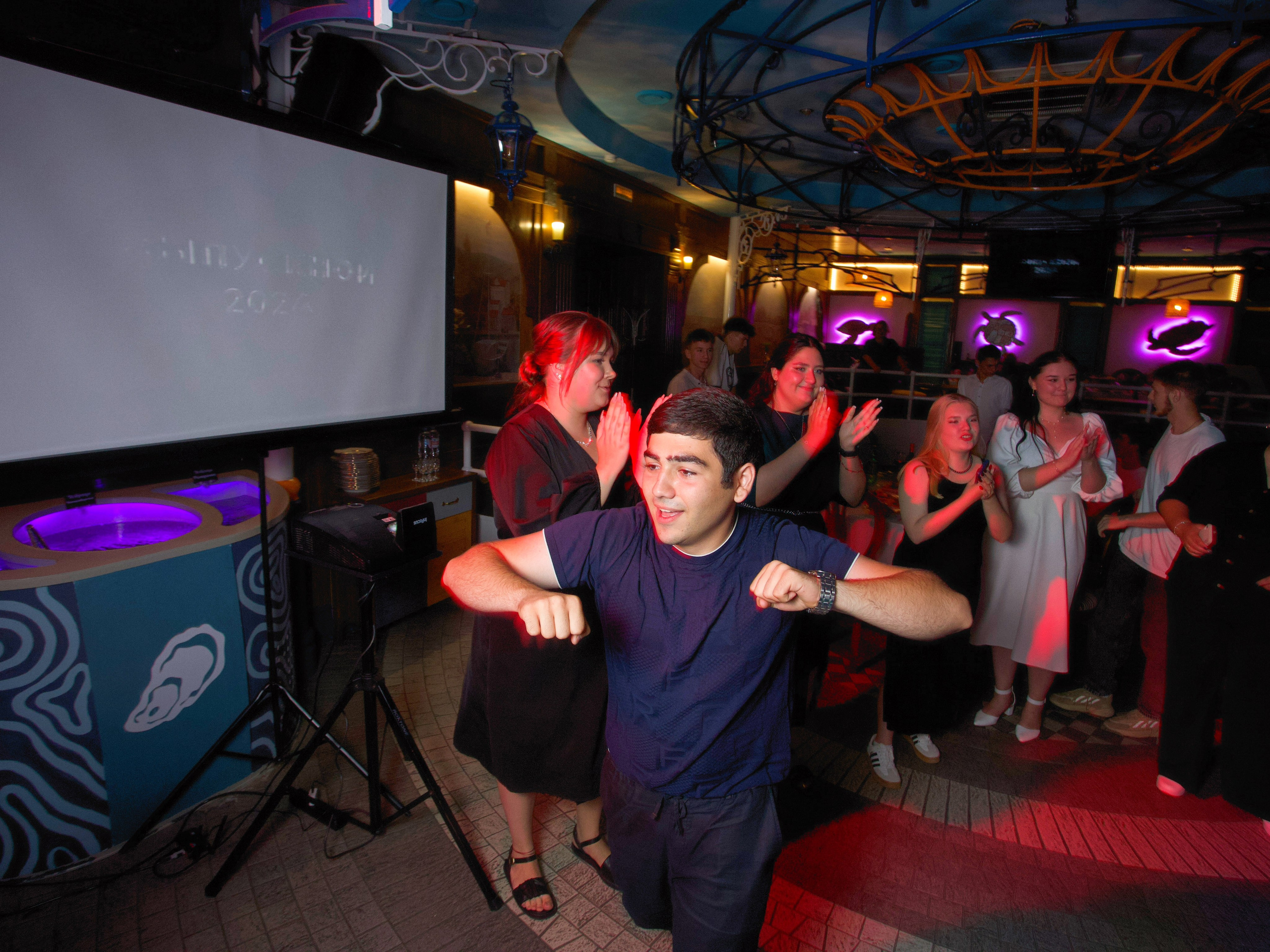 ВЫПУСКНОЙ «КОКОМО» 27.06.24. Репортажный фотограф Анапа