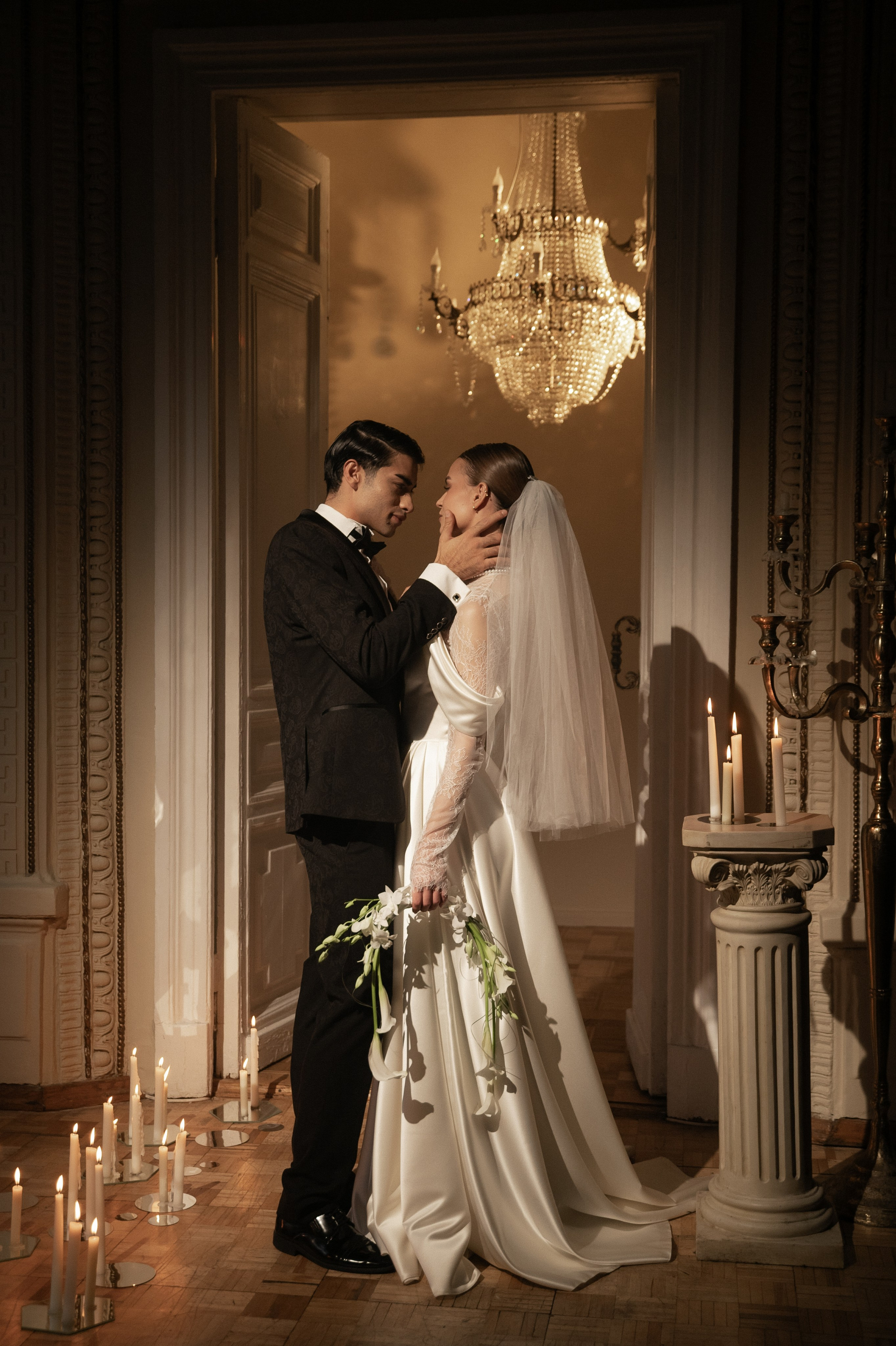 Камерный свадебный ужин при свечах в старинном особняке в фотостудии 21. Kult. Ярослава Ерина — свадебный фотограф в Москве