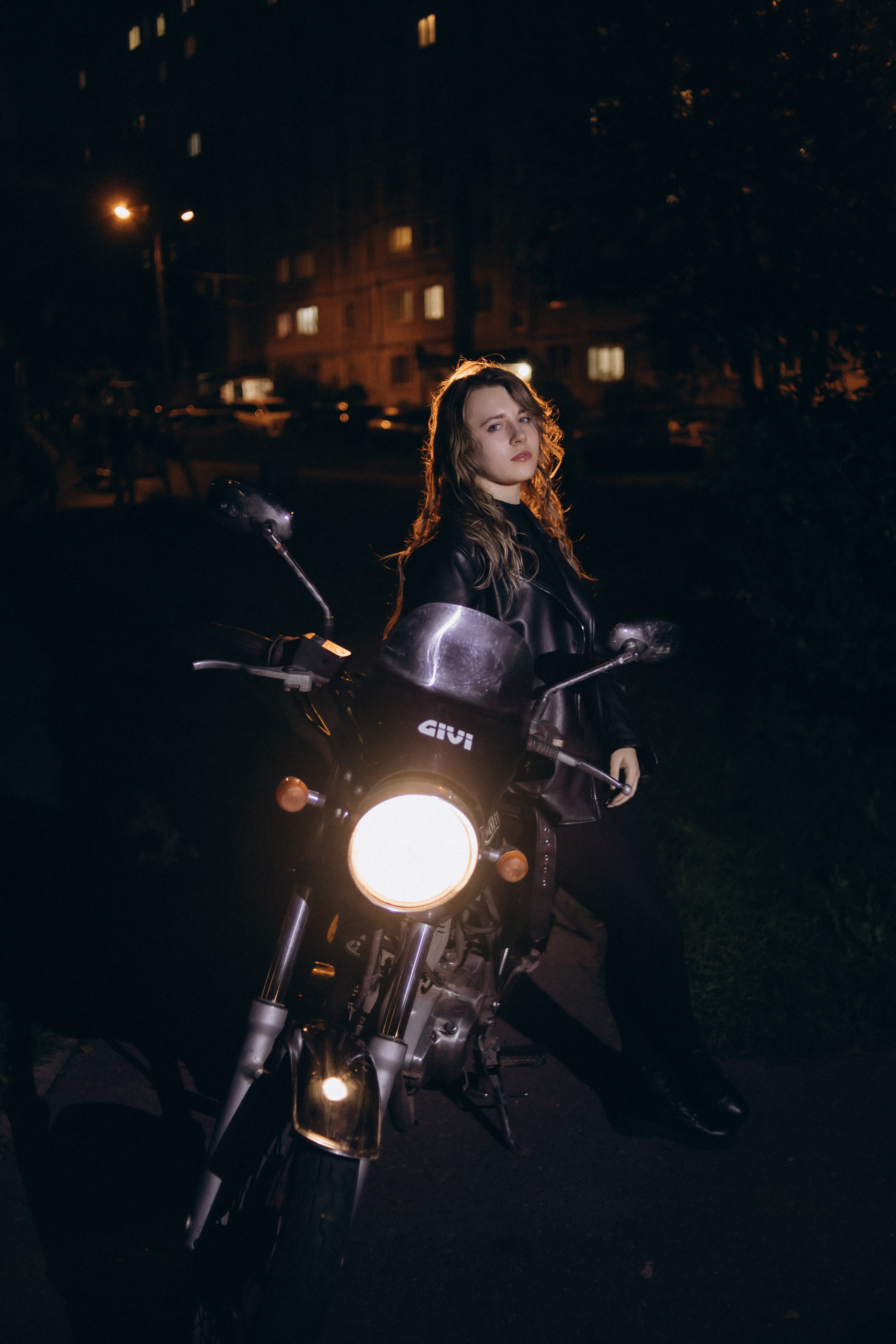 Ангелина и Даниил. Фото на мотоцикле. Фотограф Регина Крикунова г. Красноярск