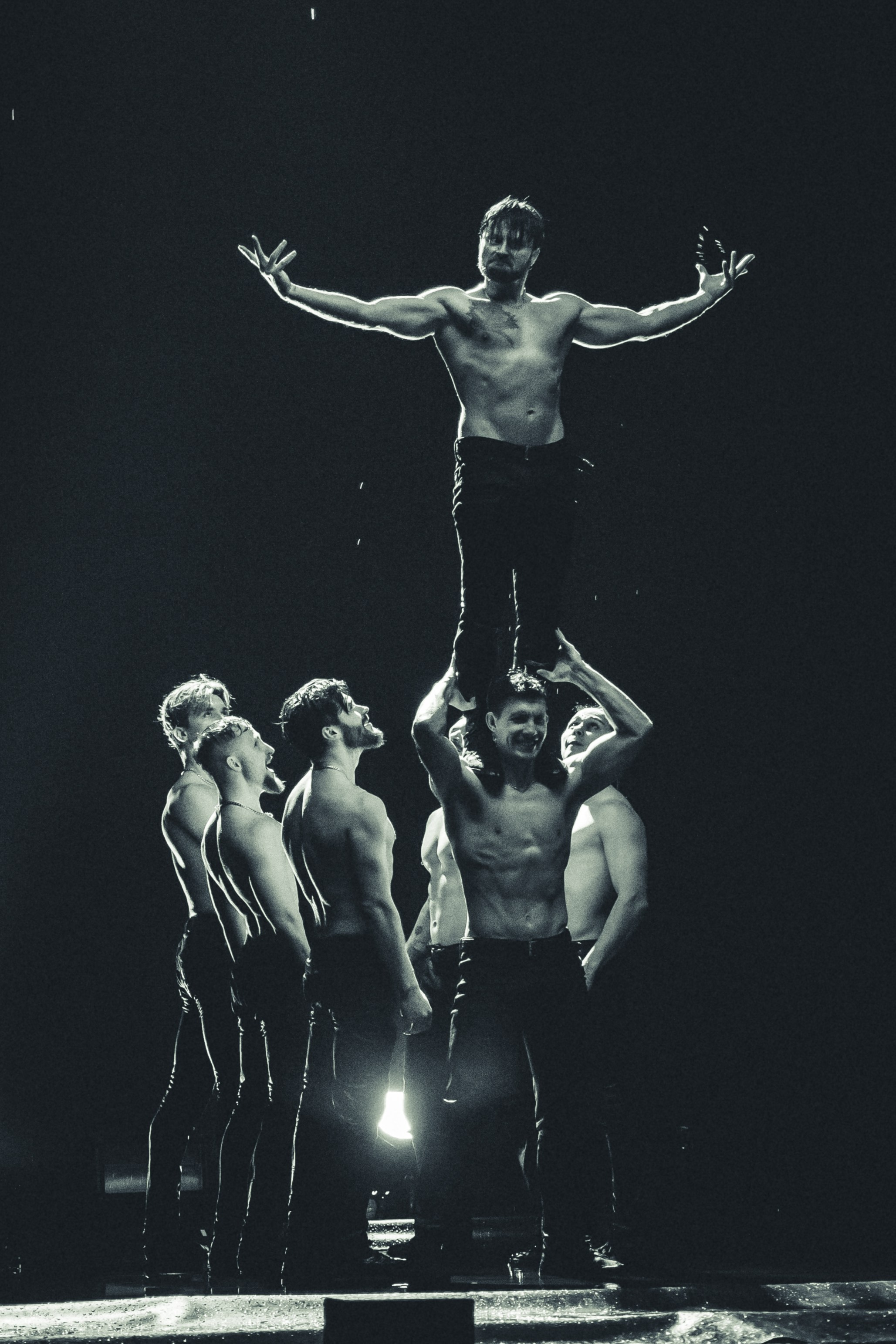 Шоу под дождем, Гранд Холл Сибирь, 20.02.2026. Фотограф Регина Крикунова г. Красноярск