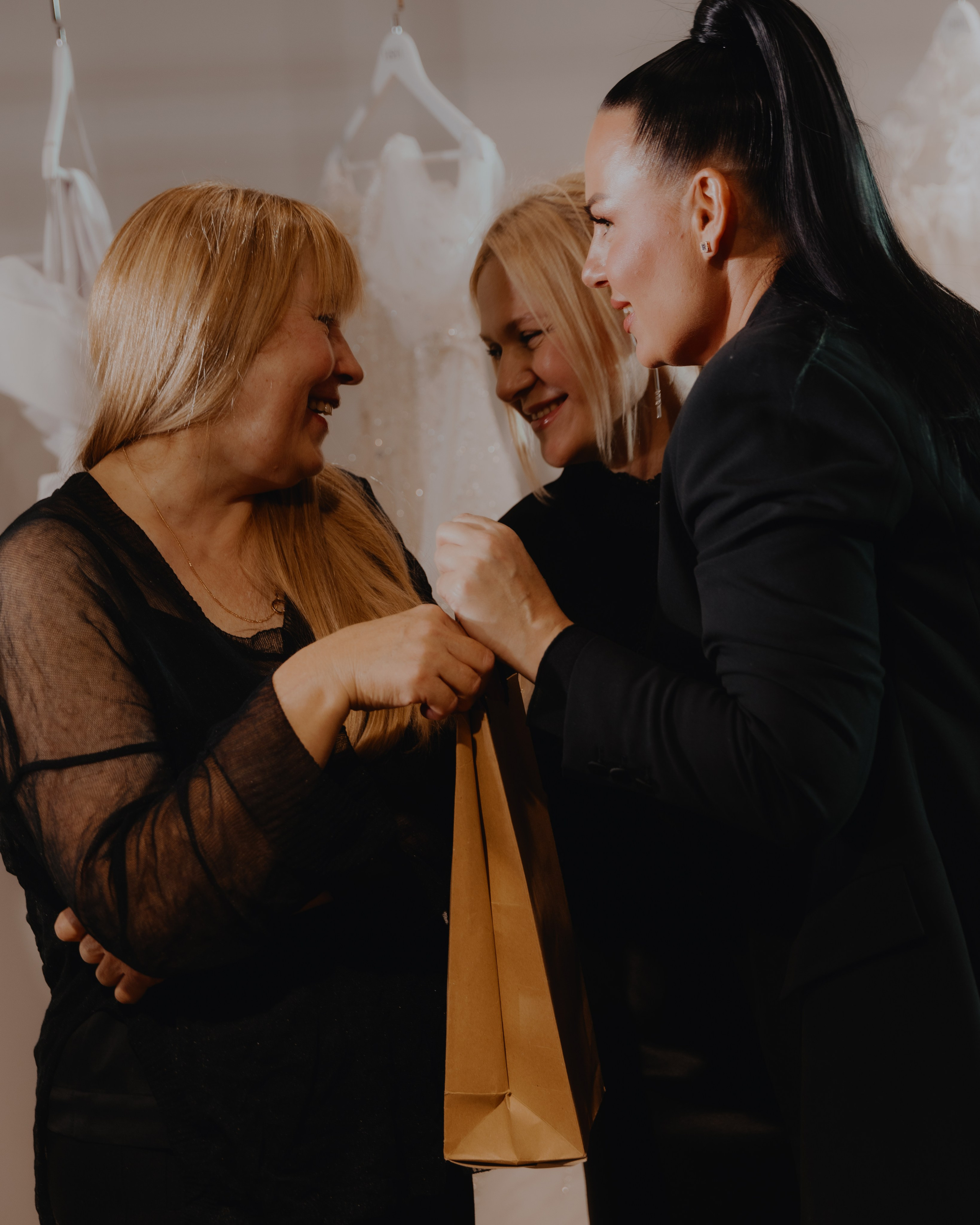 Открытие свадебного салона VISHA. Свадебные фотографы в Гомеле и Минске Сергей и Анастасия Фещенок