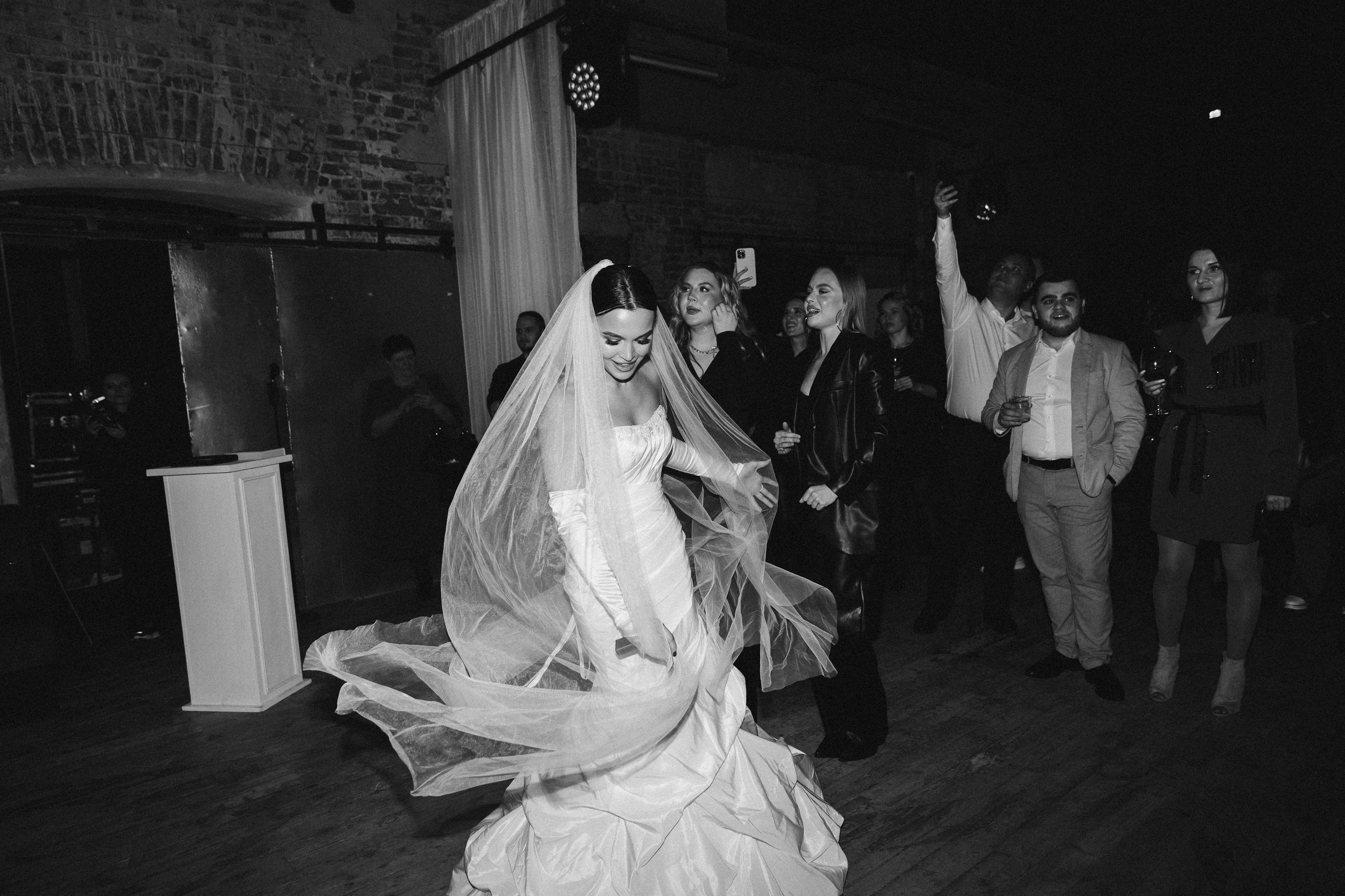 Карина и Стас. Эстетичный свадебный репортаж в любом городе страны