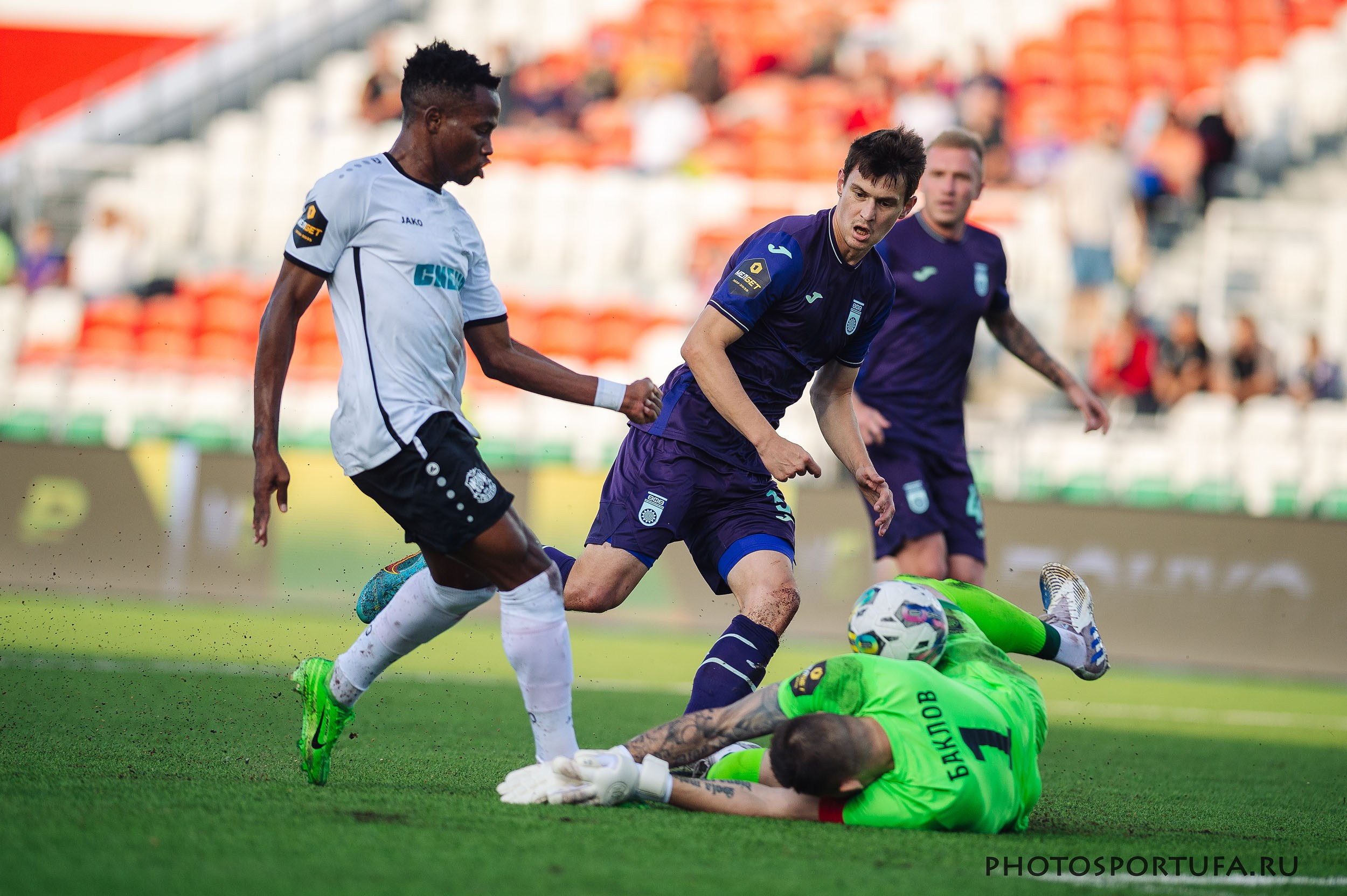 Россия — МЕЛБЕТ — Первая Лига. 4 -й тур «ФК УФА» — ФК «Тюмень». Спортивный фотограф в Уфе Евгений Буров