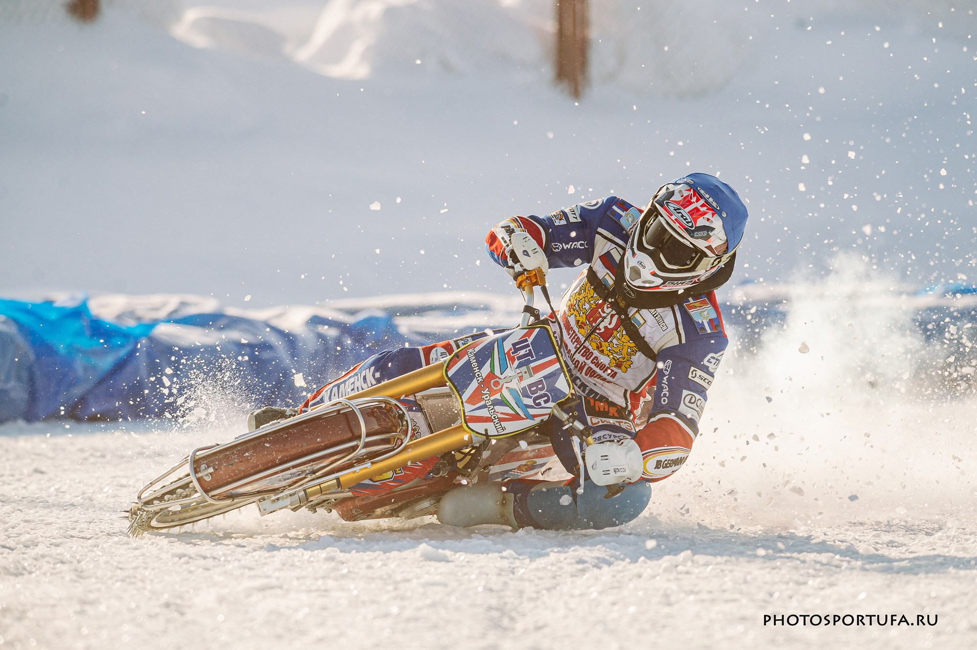 Мотогонку на льду. Спортивный фотограф в Уфе Евгений Буров