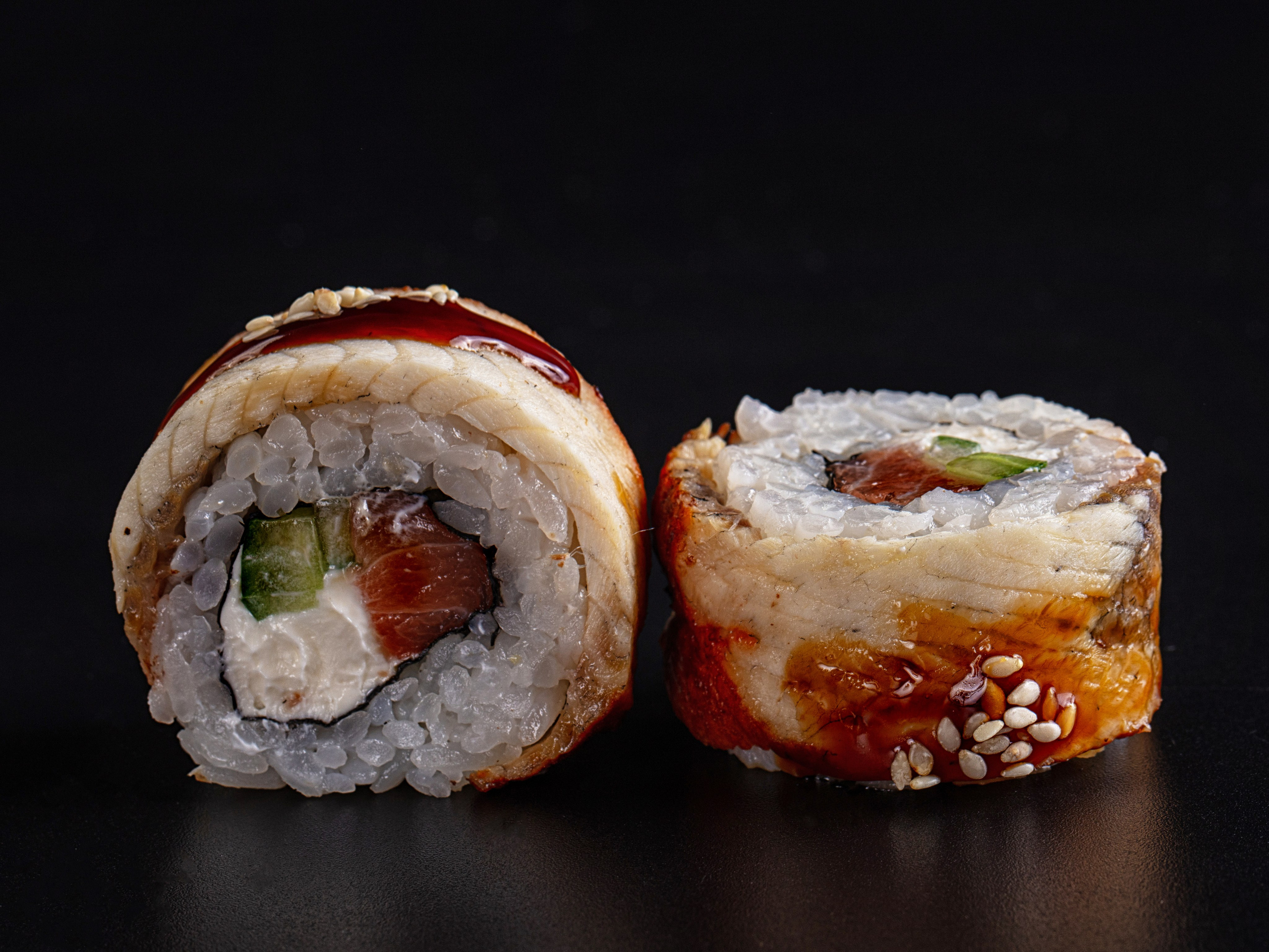 Фотосъемка суши и роллов. Заказ по тел.: +7 (906) 006-90-22. Фуд-фотограф Андрей Старостин — съемка еды в Москве. 9000 руб. в час