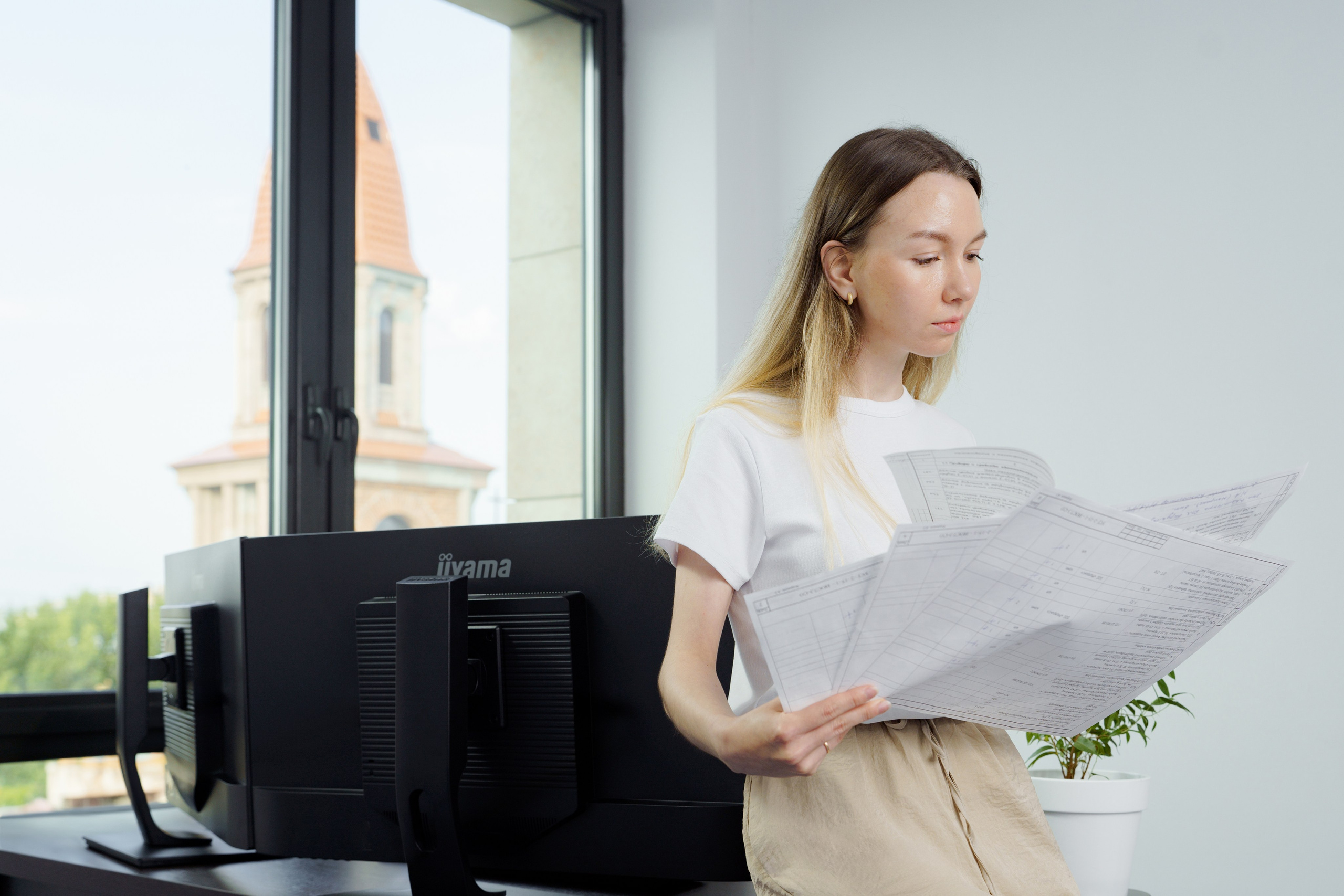 Портреты сотрудников компании в офисе. КОРПОРАТИВНЫЙ, ИМИДЖЕВЫЙ И РЕПОРТАЖНЫЙ ФОТОГРАФ МАКСИМ МЕШ