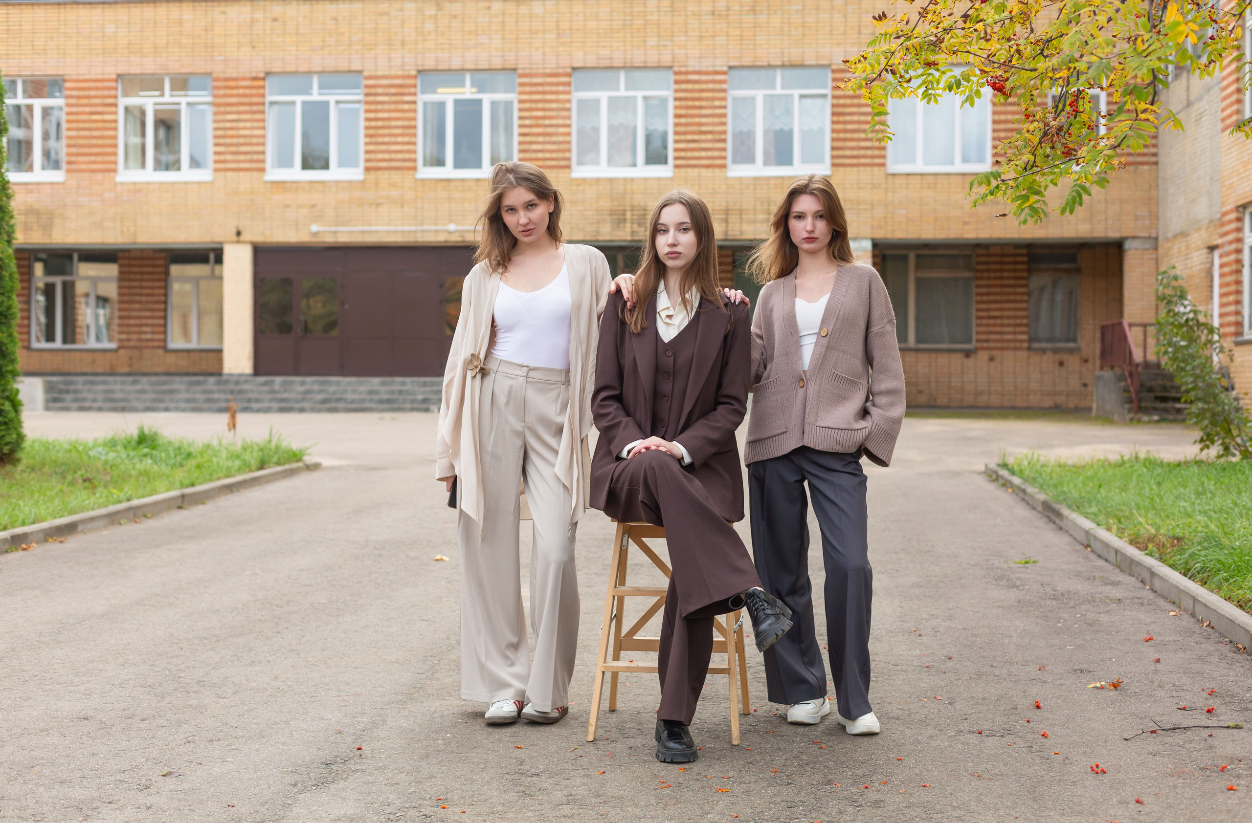 Съемка у школы. Семейный и детский фотограф Анна Петракова