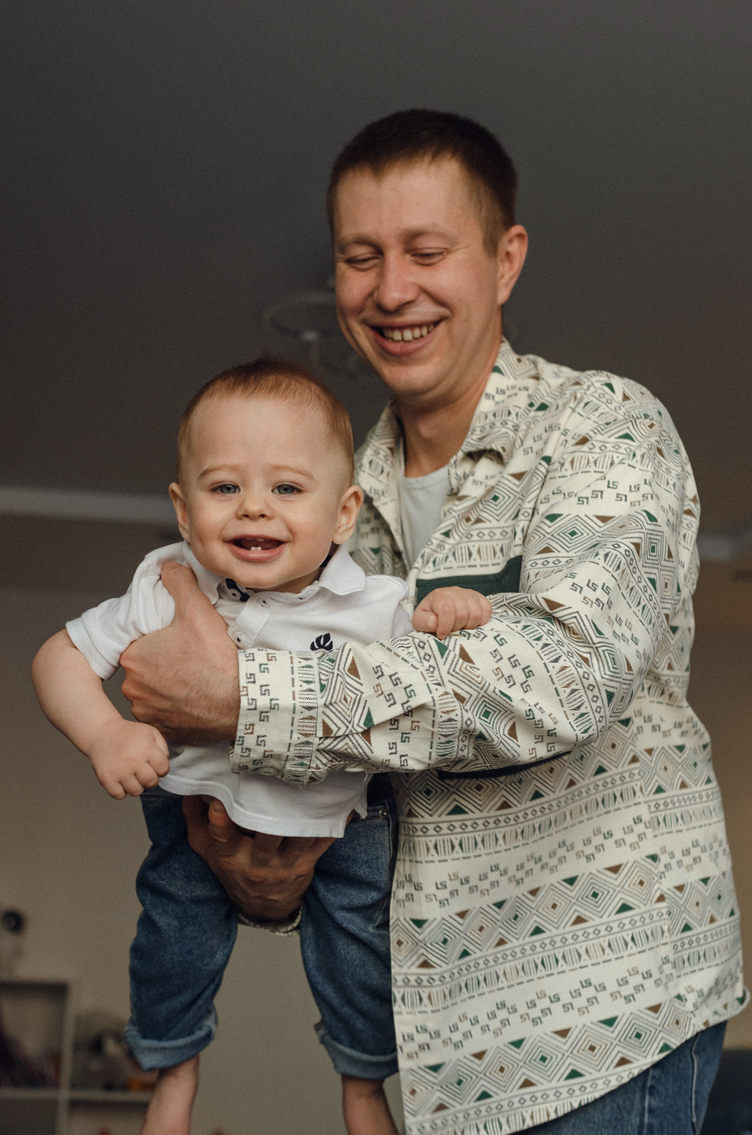 Света, Кирилл и маленький Максим. Семейная домашняя съемка. Семейный фотограф в Барнауле Ирина Ястребова