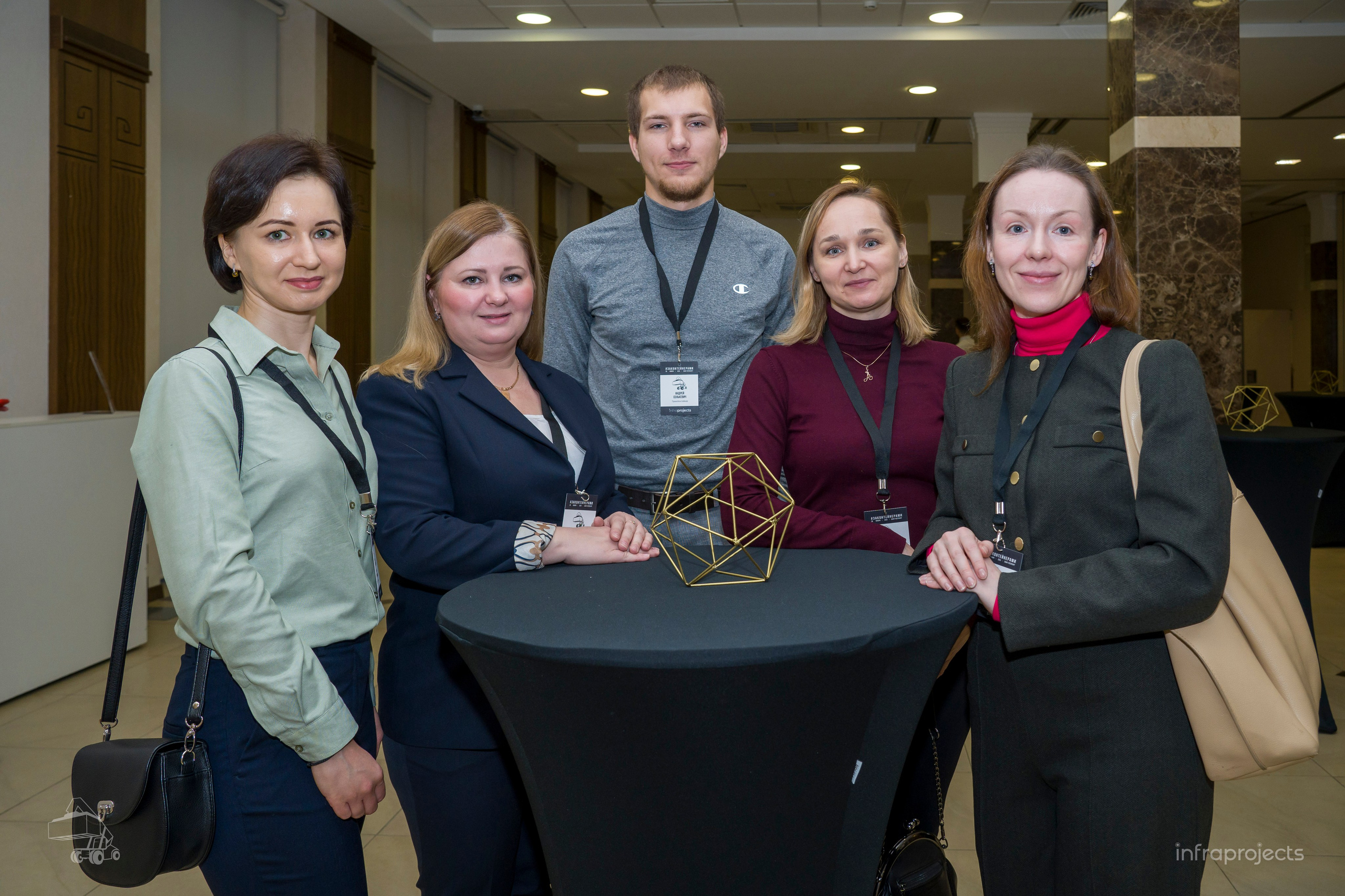 За контейнерами репортаж. Фотограф в Санкт-Петербурге. Репортажная и все съёмки для бизнеса