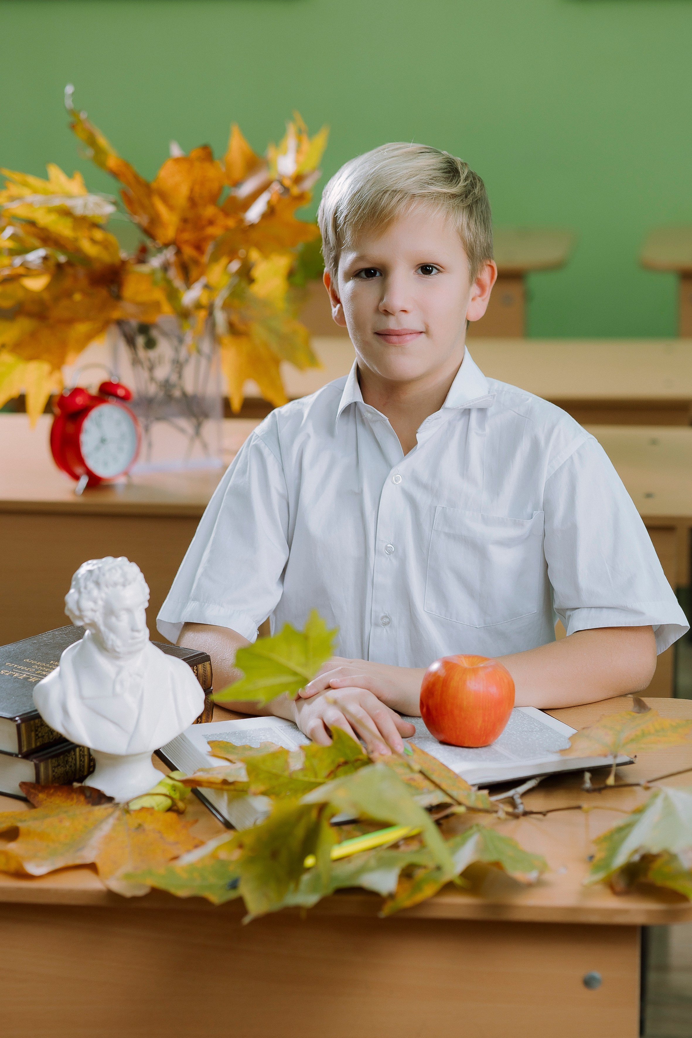 Портреты за партой в классе- Осень. Выпускные альбомы Натальи Бутко: Новороссийск, Анапа, Геленджик