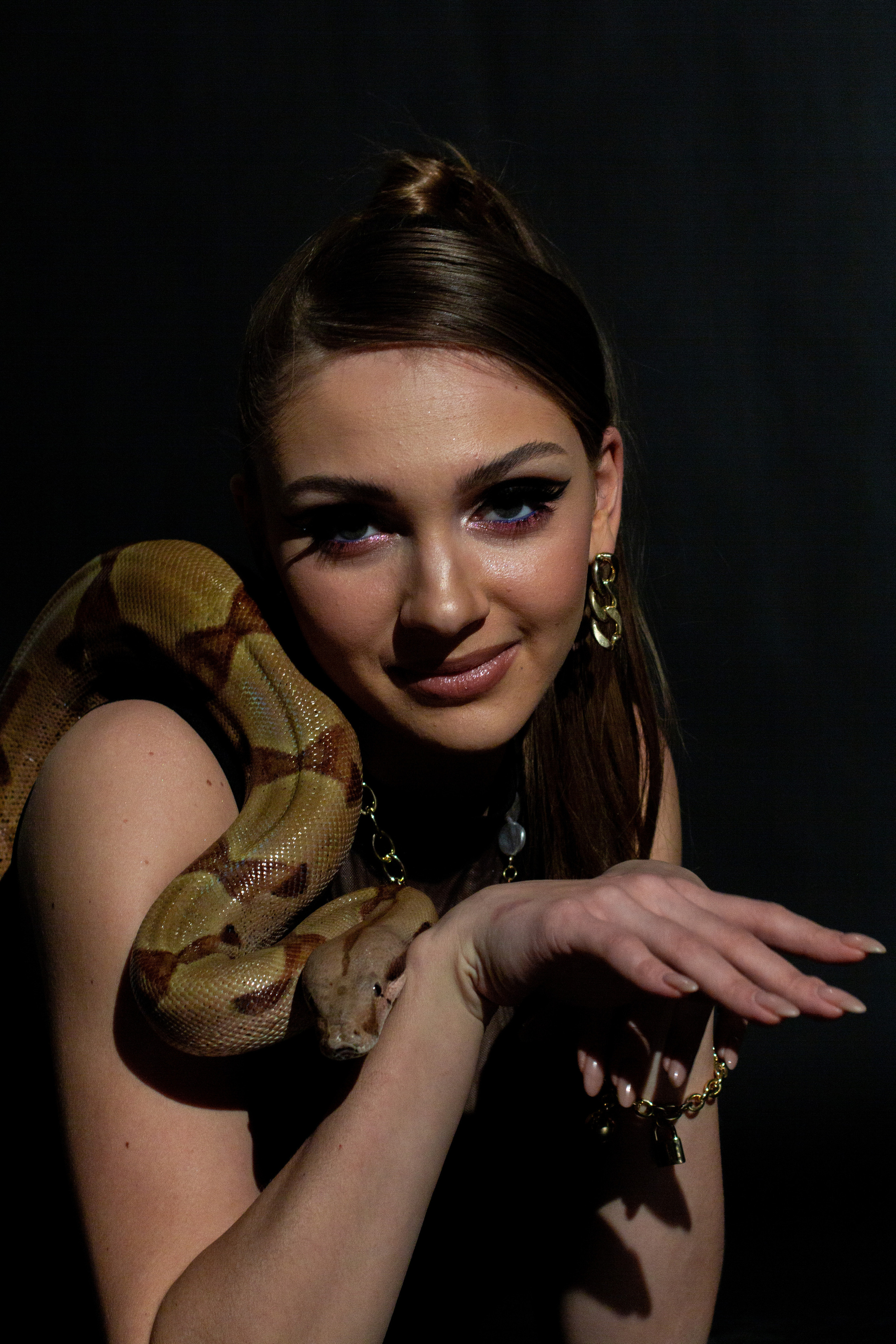 Девочка и удав. Фотограф Алёна Толмачева. Воронеж