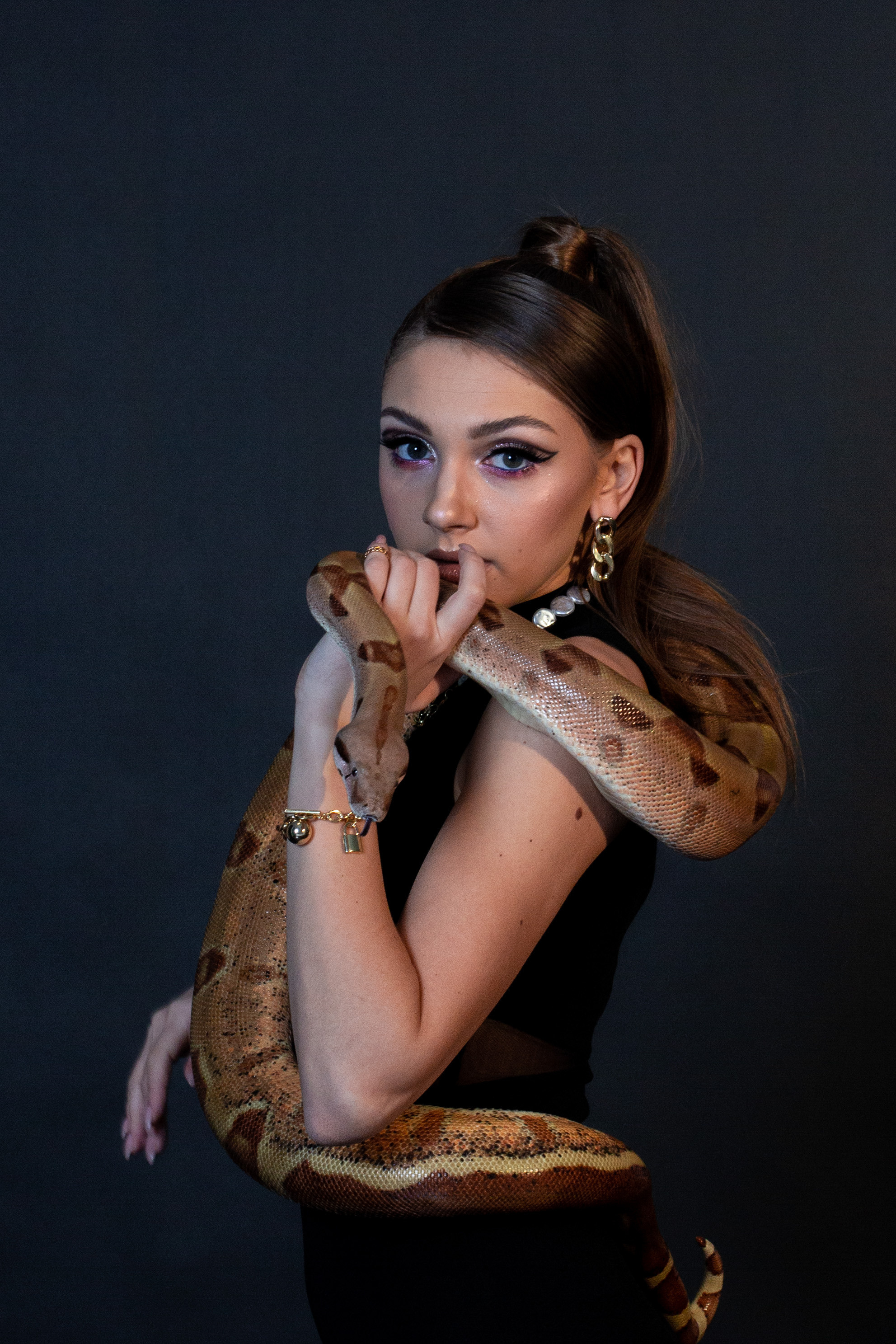 Девочка и удав. Фотограф Алёна Толмачева. Воронеж