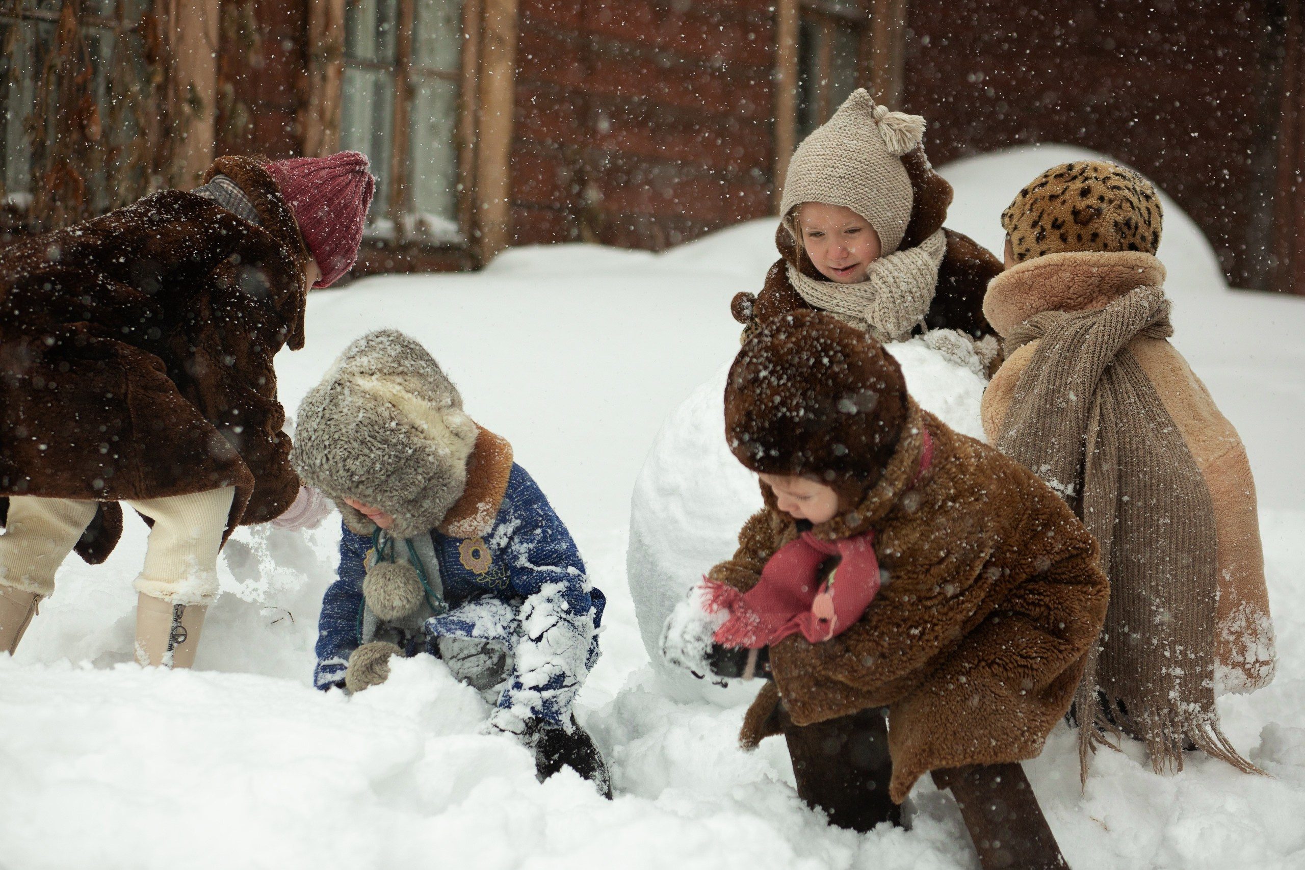 Мы лепим снеговика!. Съемка Таинств Крещения Венчания, детские и семейные съемки в Пензе