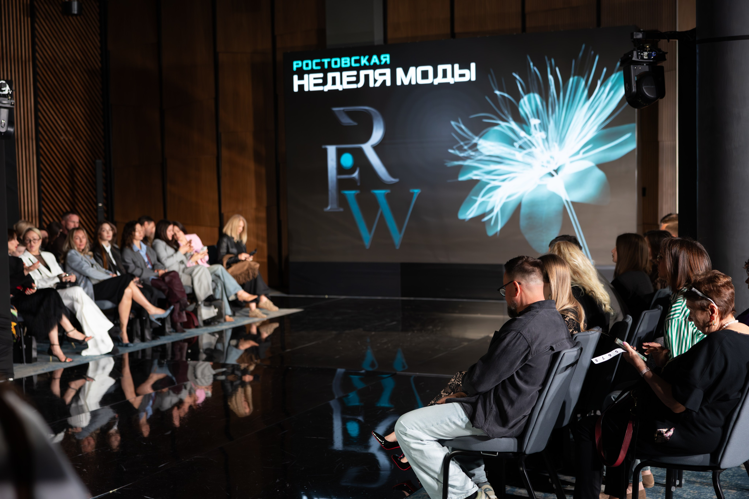 Репортажа съемка. Ростовская неделя моды. Фотограф Максим Калинченко