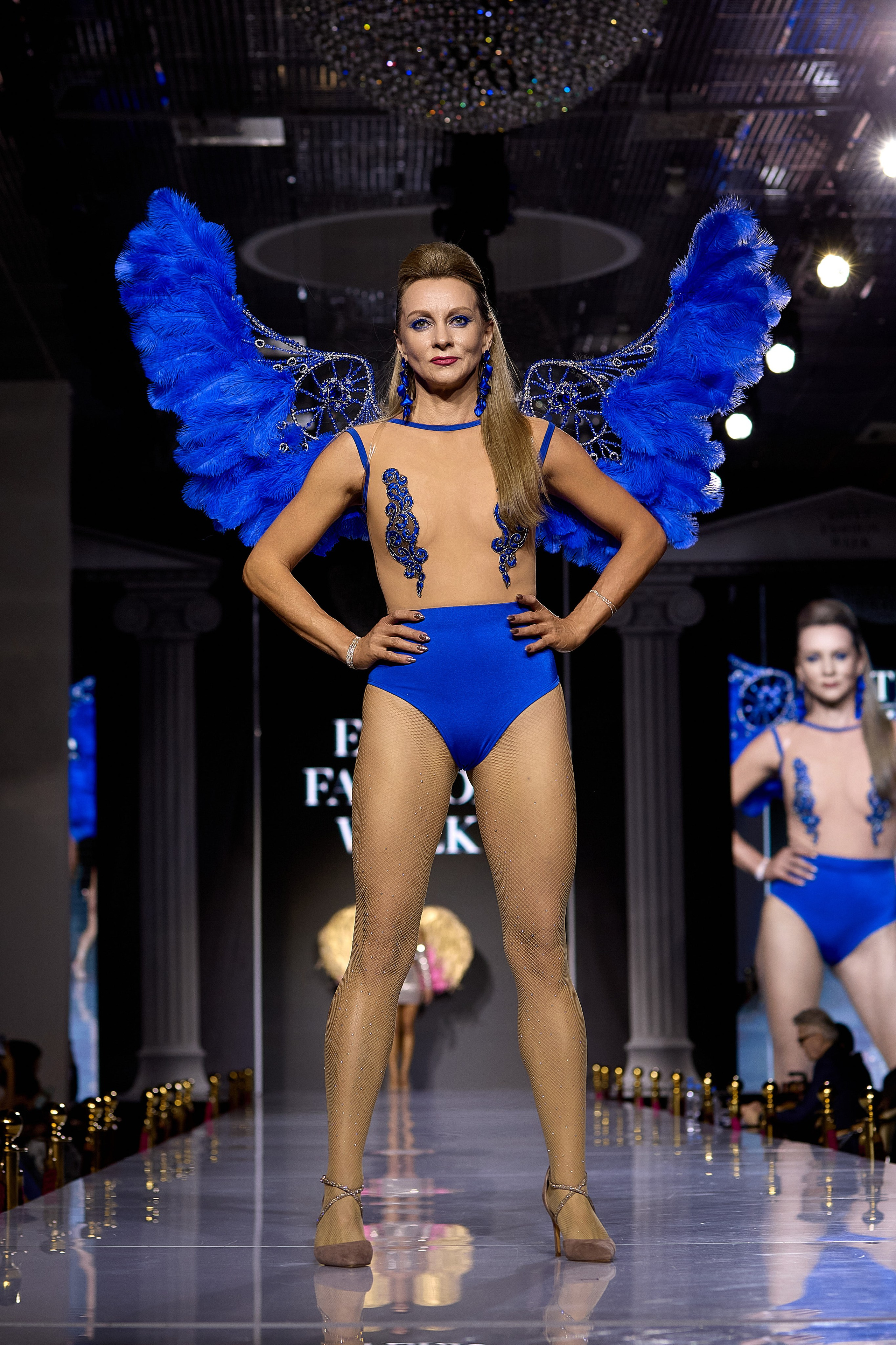 Показ в стиле Victoria's Secret | Ювелирная неделя моды «Эстет»