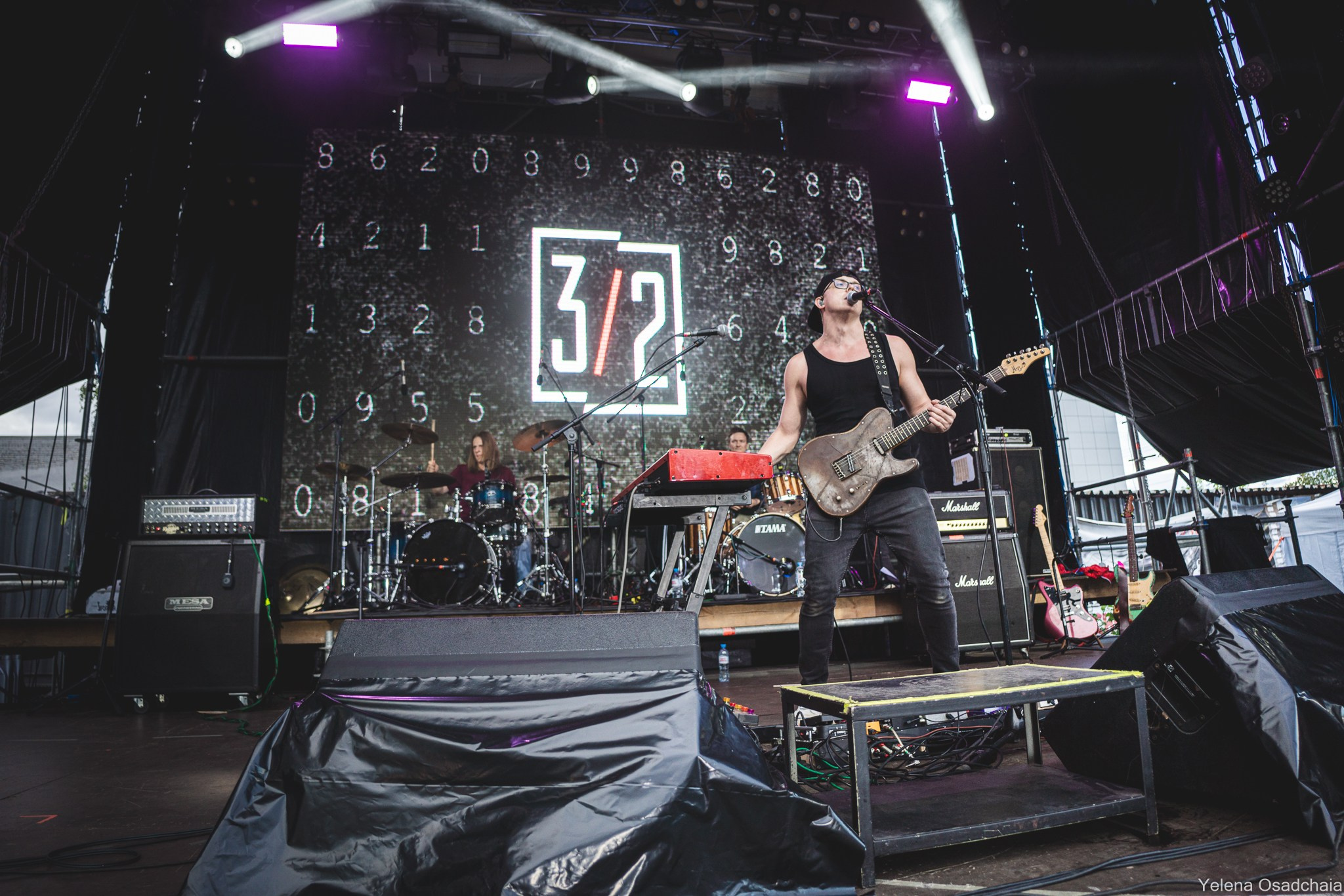 Живой 2025 — День 1. Елена Осадчая — фотографирую музыку на сцене и в жизни