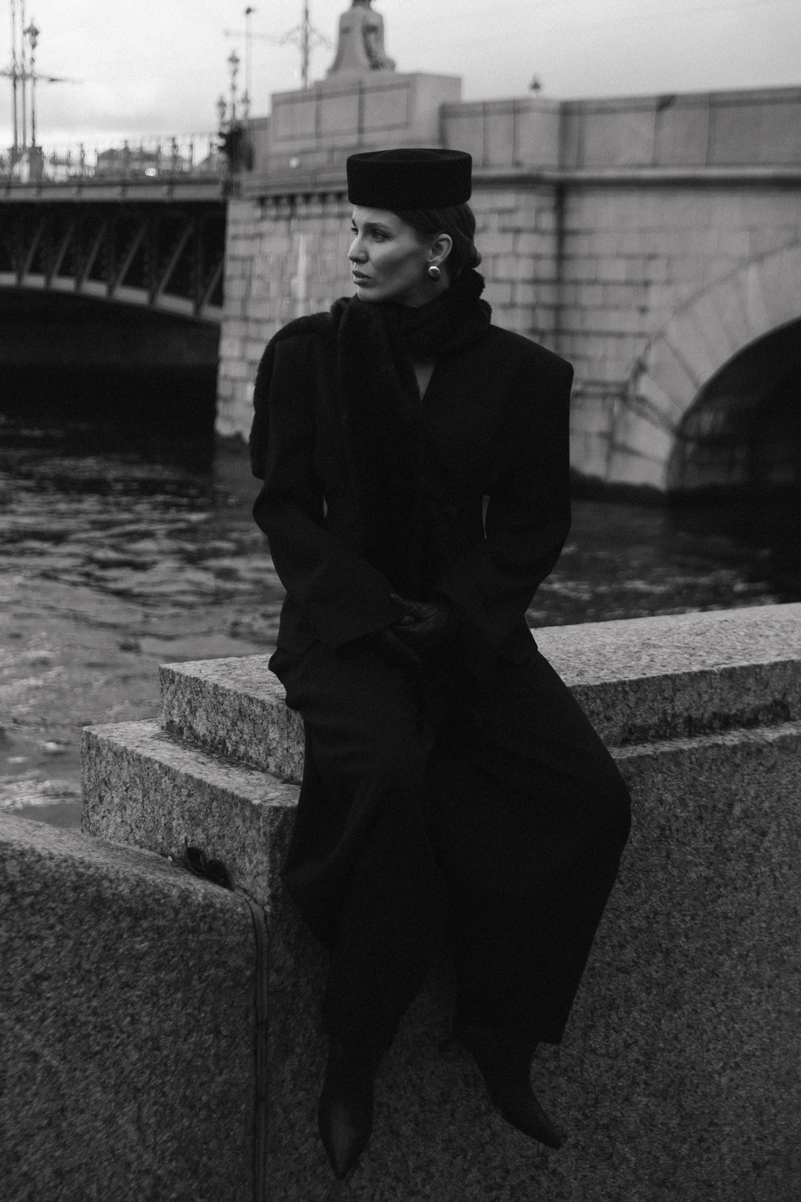 ЖЕНСКИЙ ПОРТРЕТ. О ЛЮБВИ НЕ ГОВОРЯТ.ЕЕ ПОКАЗЫВАЮТ