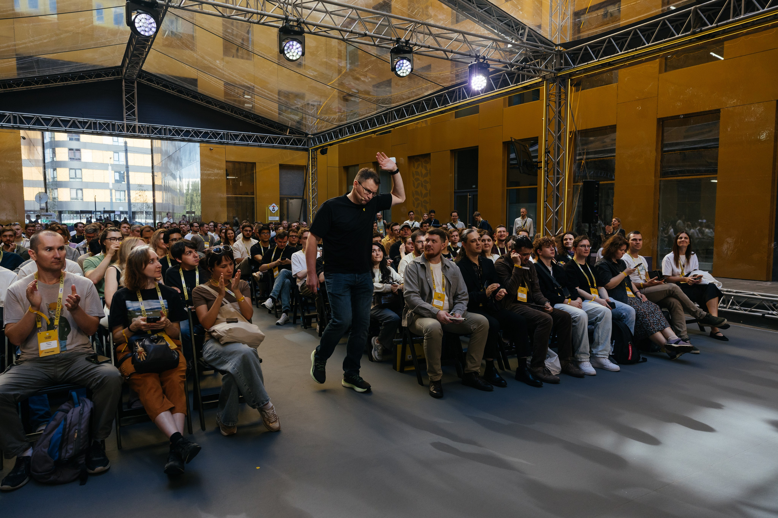 Снимал репортаж для «Газпром нефть», Газстройпром, Росатом, ОЗОН, Мегафон, ВТБ, Т-Банк, Unilever, Материа Медика Холдинг. Фотограф Serg-Epic — Сергей Клепиков