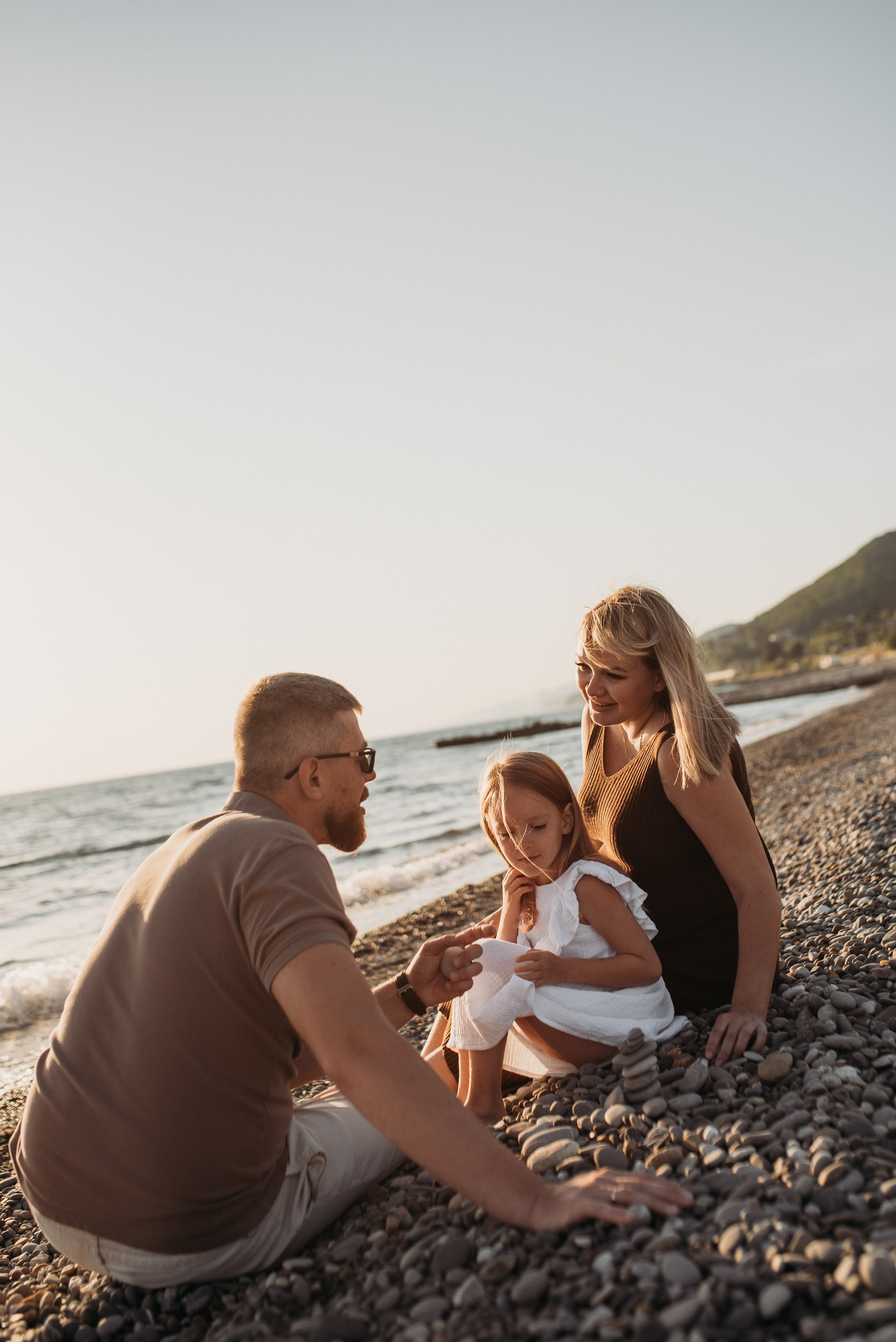 Семейная фотосессия в Головинке на берегу моря на закате. Фотограф в Сочи — Маргарита Поганова
