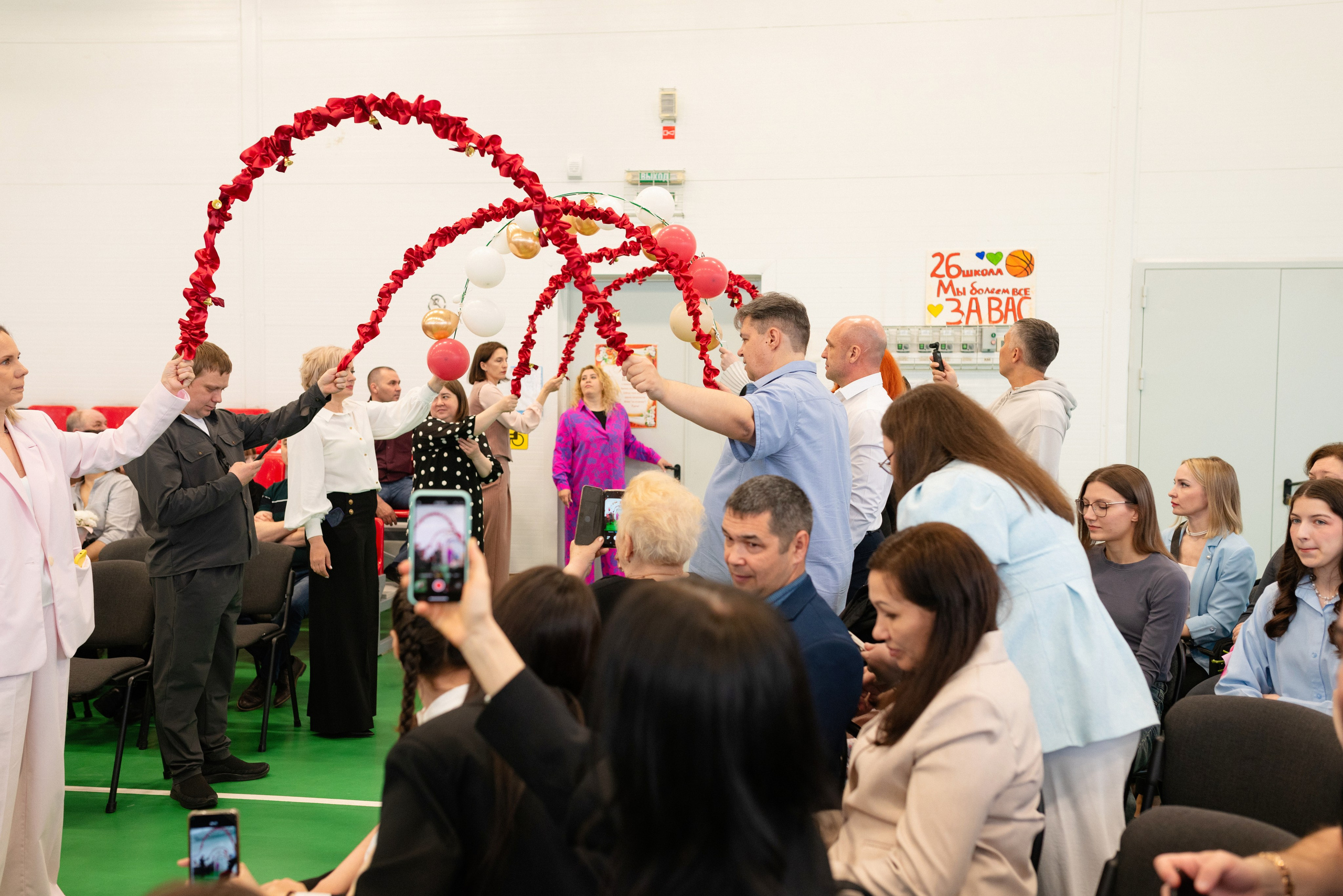 Съёмка выпускного в школе для 11 класса в Сургуте от профессионального фотографа