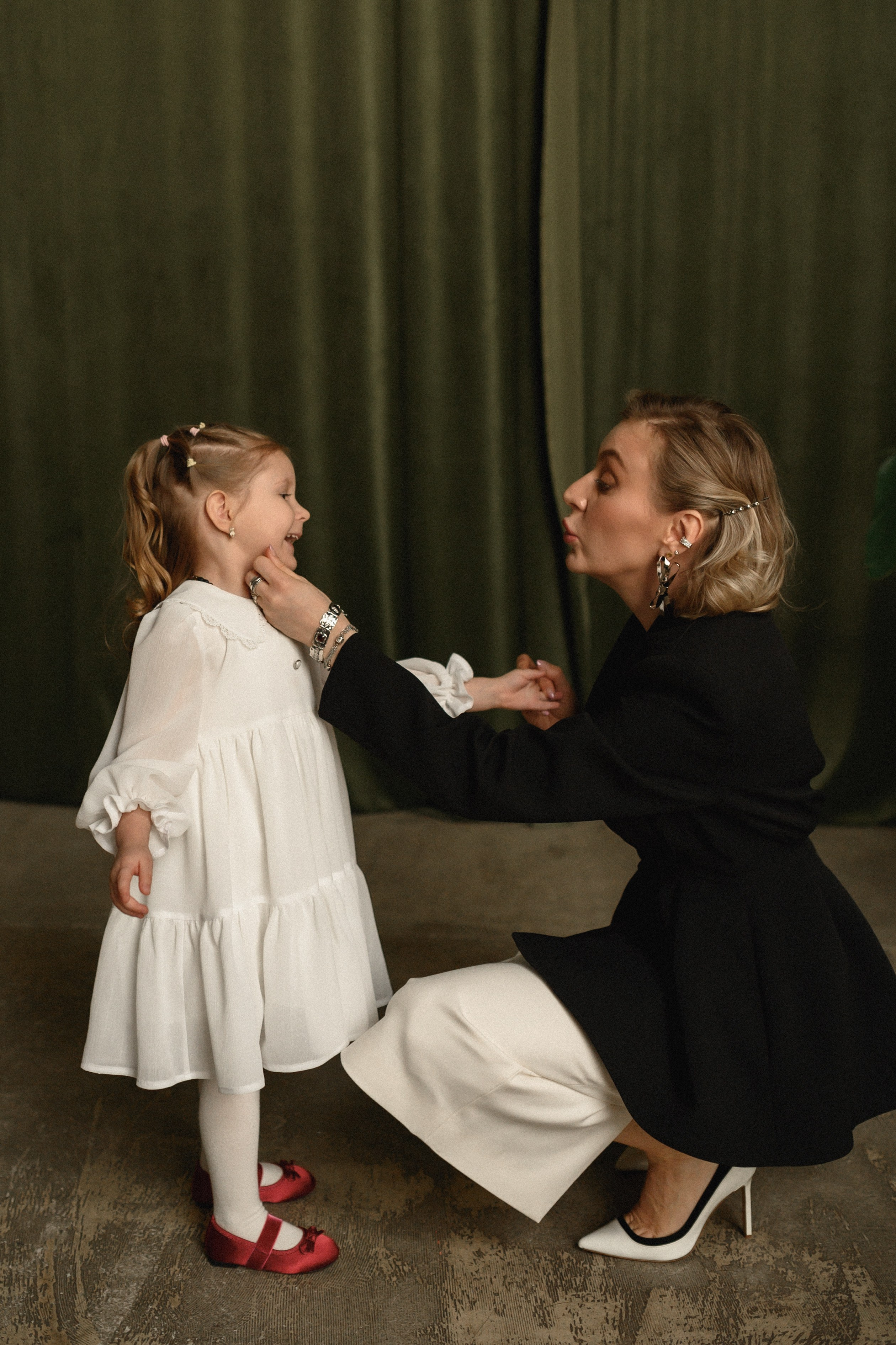 Андрей, Оля и Таисия в студии Пространство. Семейный и свадебный lifestyle-фотограф в Москве Мария Петрова