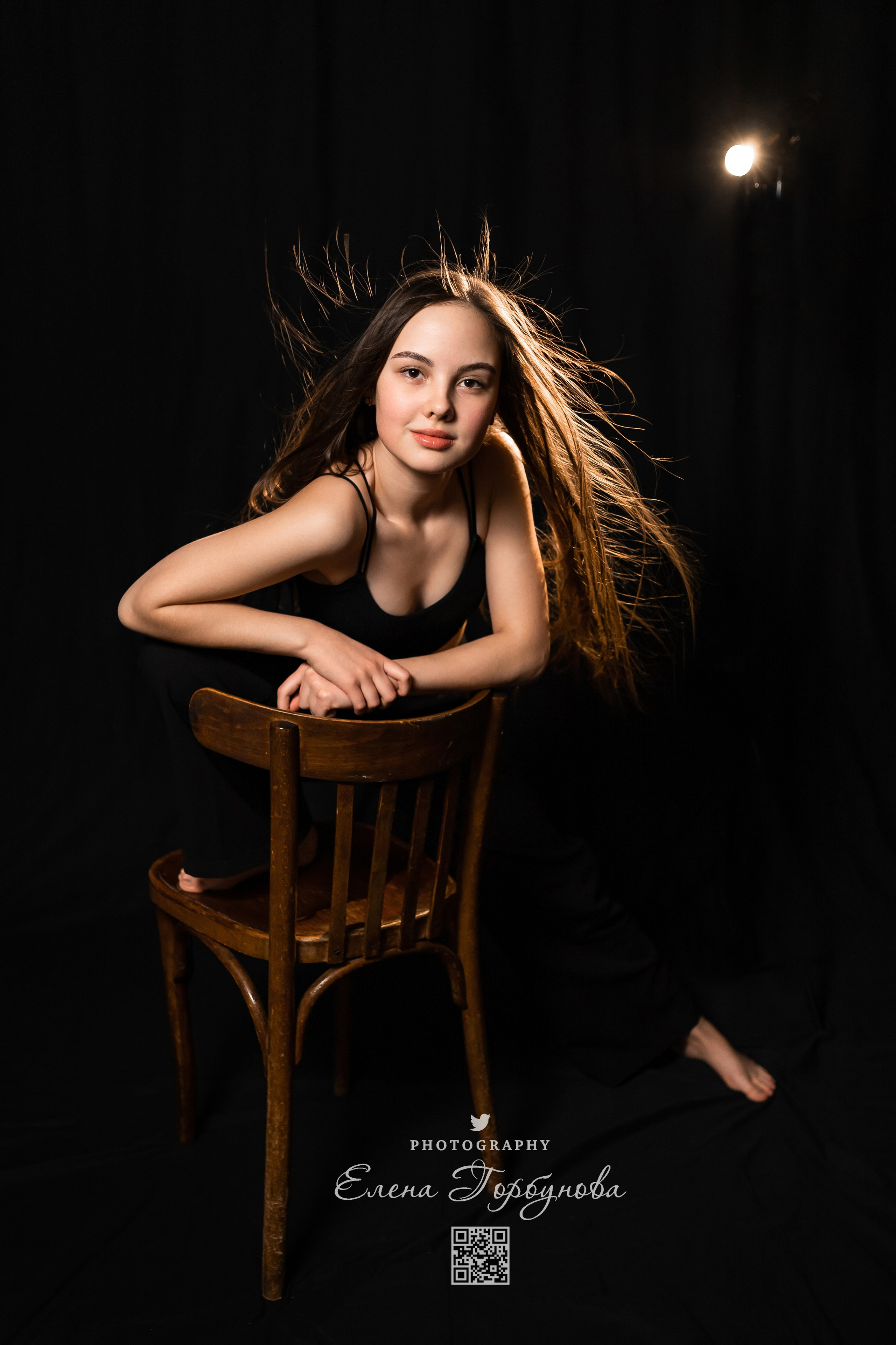 Моя студия. Полина и стул. Январь 2024. Фотограф Пермь. Свадьбы. Семья и дети, школа, д. сад. Фотокниги