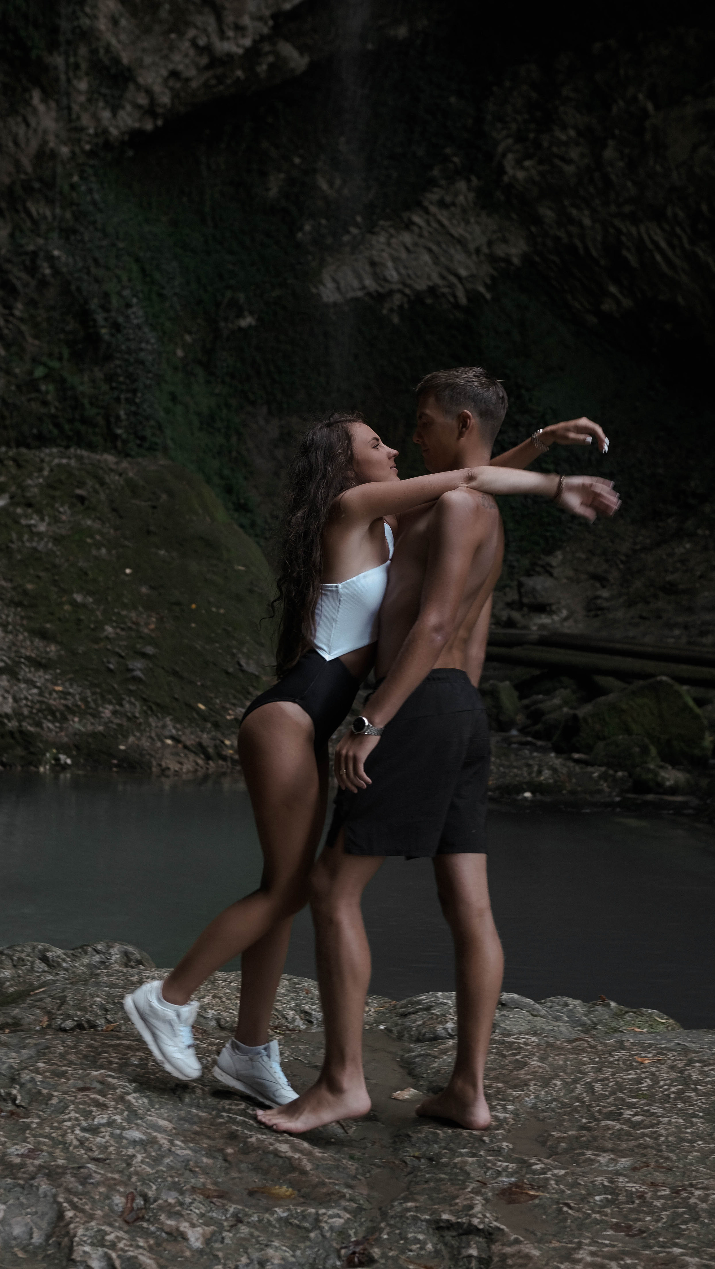 Саша и Влад на водопадах. Главная