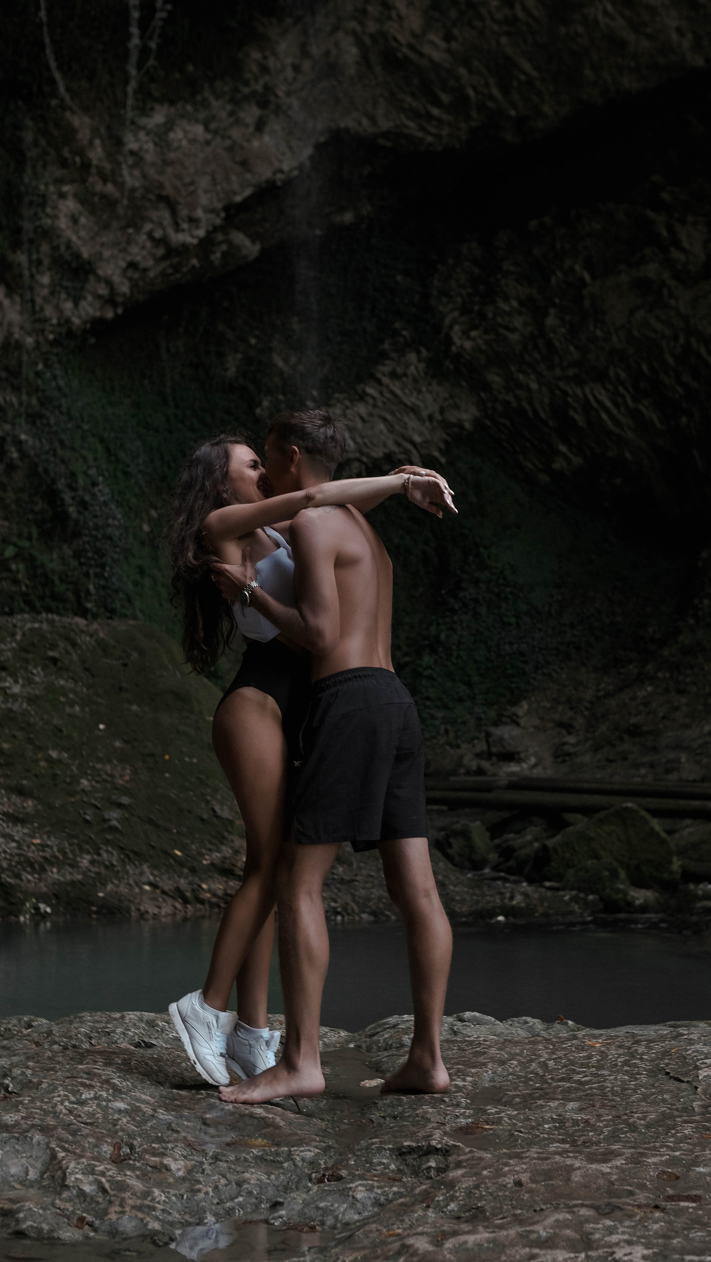 Саша и Влад на водопадах. Главная