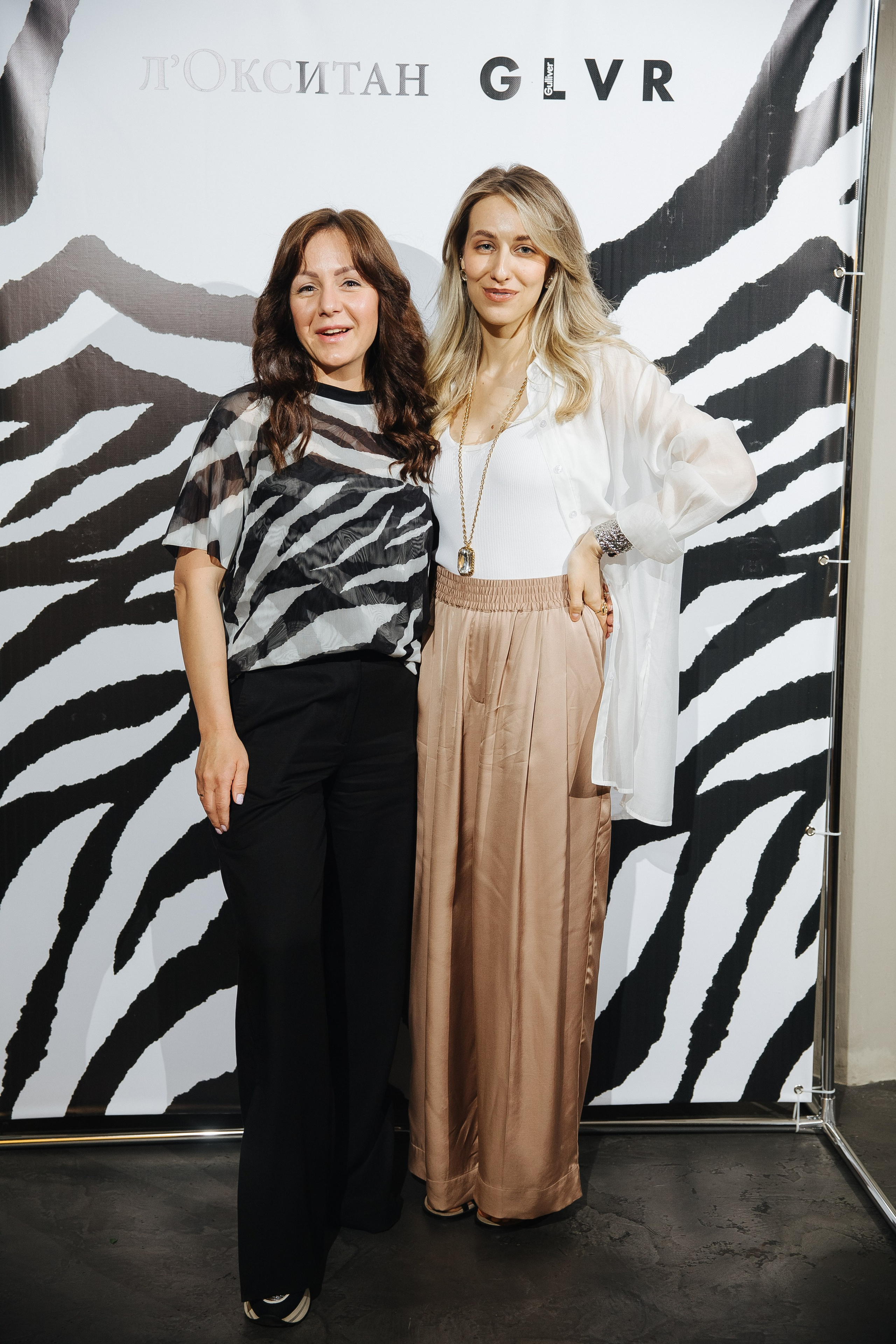 Презентация открытия магазина женской одежды GLVR в ресторане Fresco. Фотограф в Красноярске Надежда Воскресенская